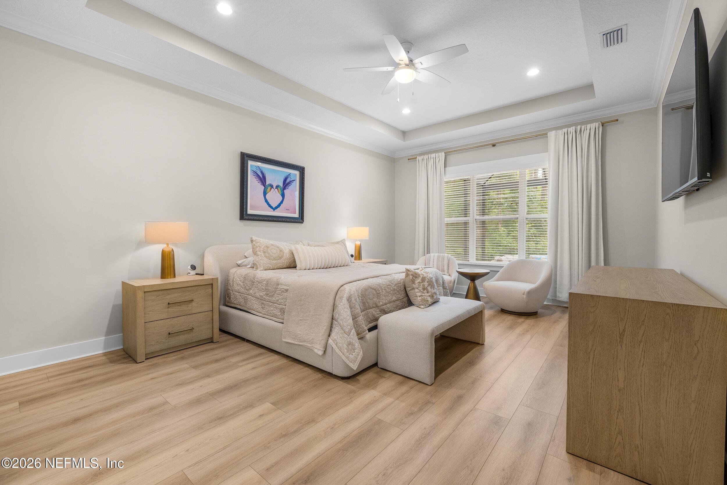 Image 4: Restful Owner's Bedroom