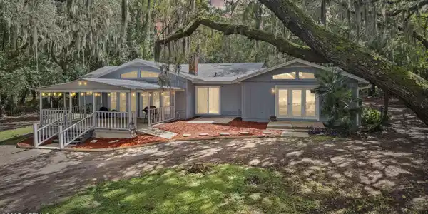 6490 WOODLAND Drive