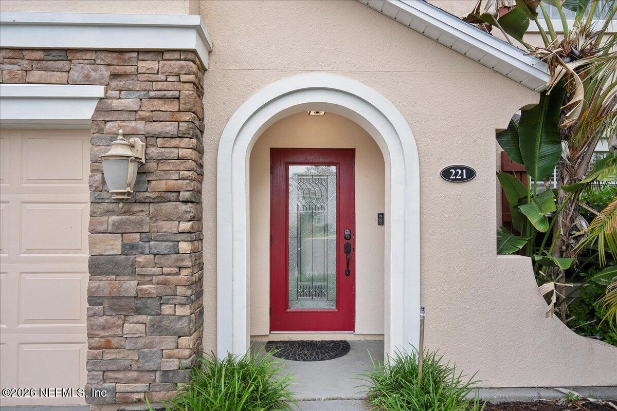 Image 4: 03-221 Thornloe Dr (2)