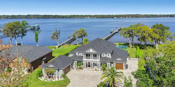2241 N LAKESHORE Drive