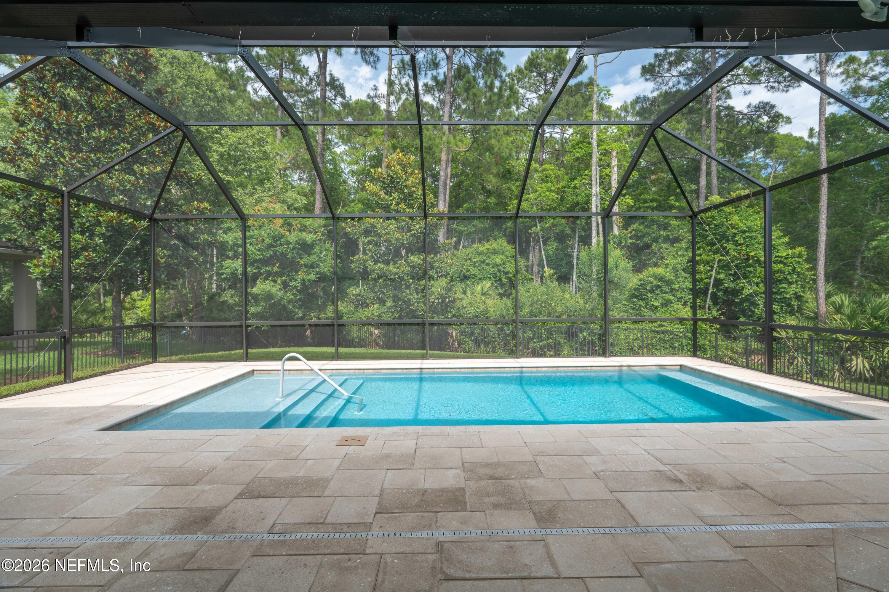 Image 2: Pool