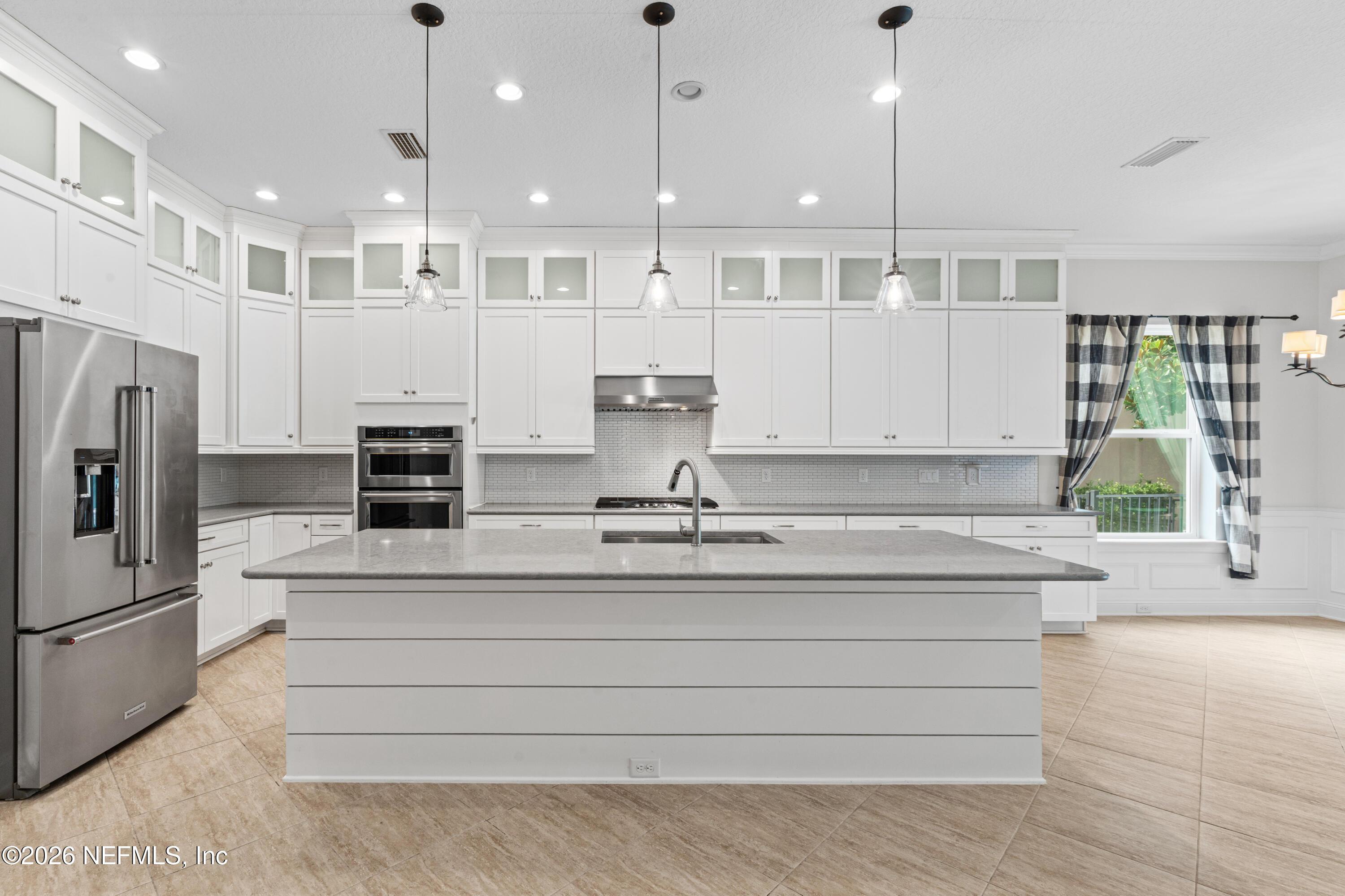 Image 4: Kitchen