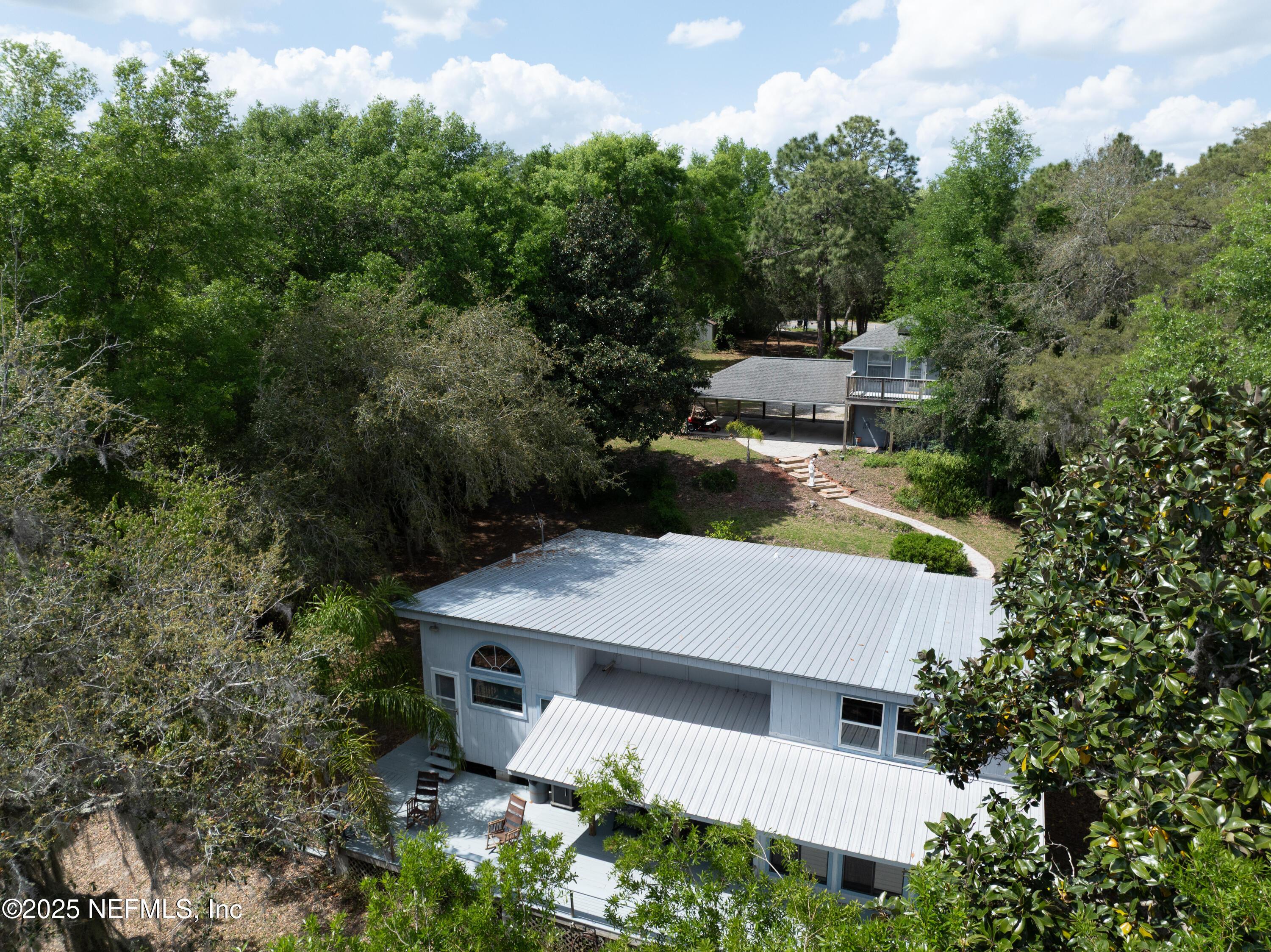 Image 3: Main House and Garage