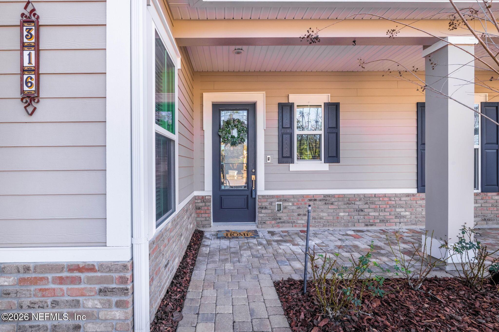 Image 4: Pretty entry