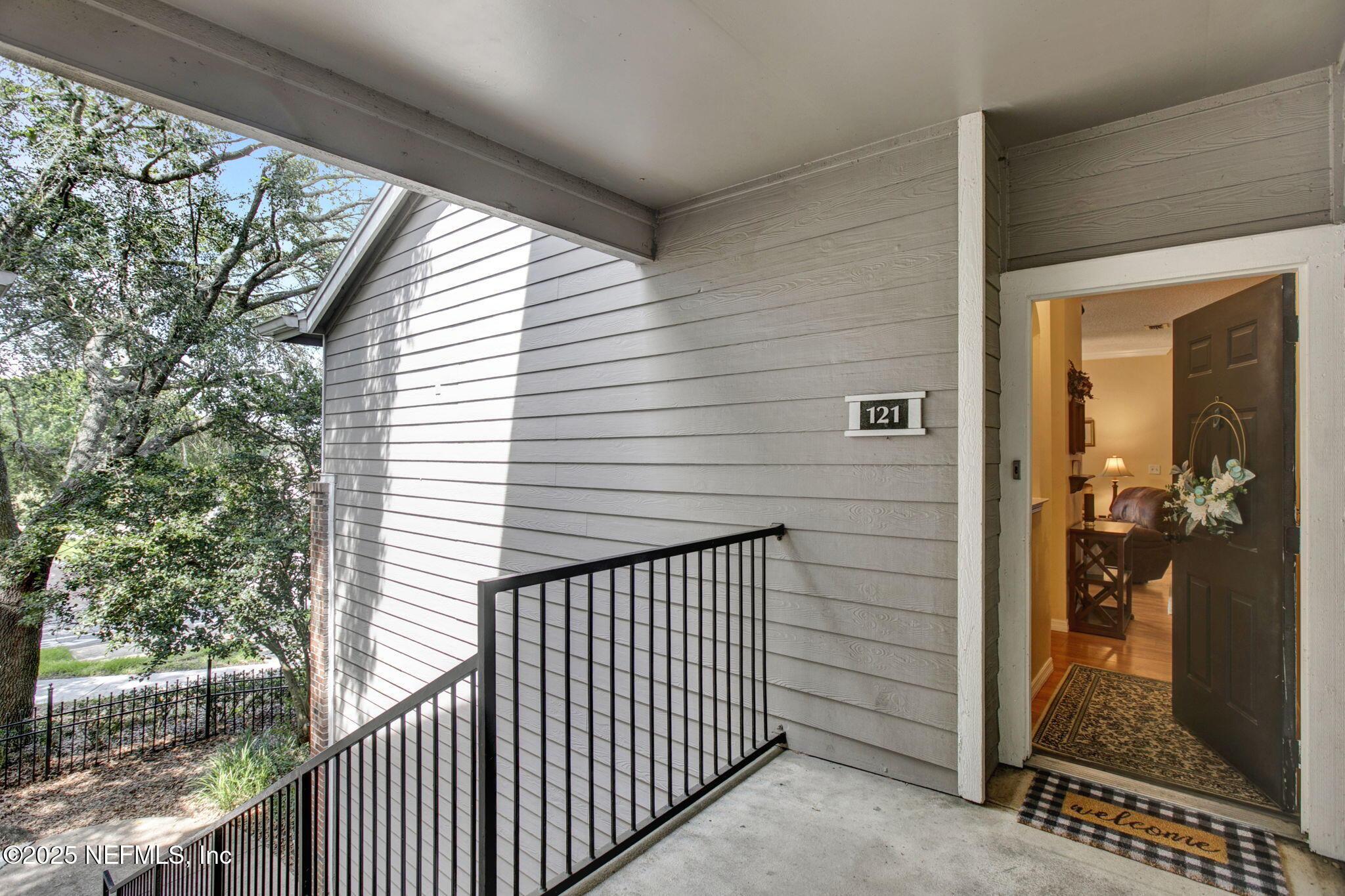 Image 3: Entry