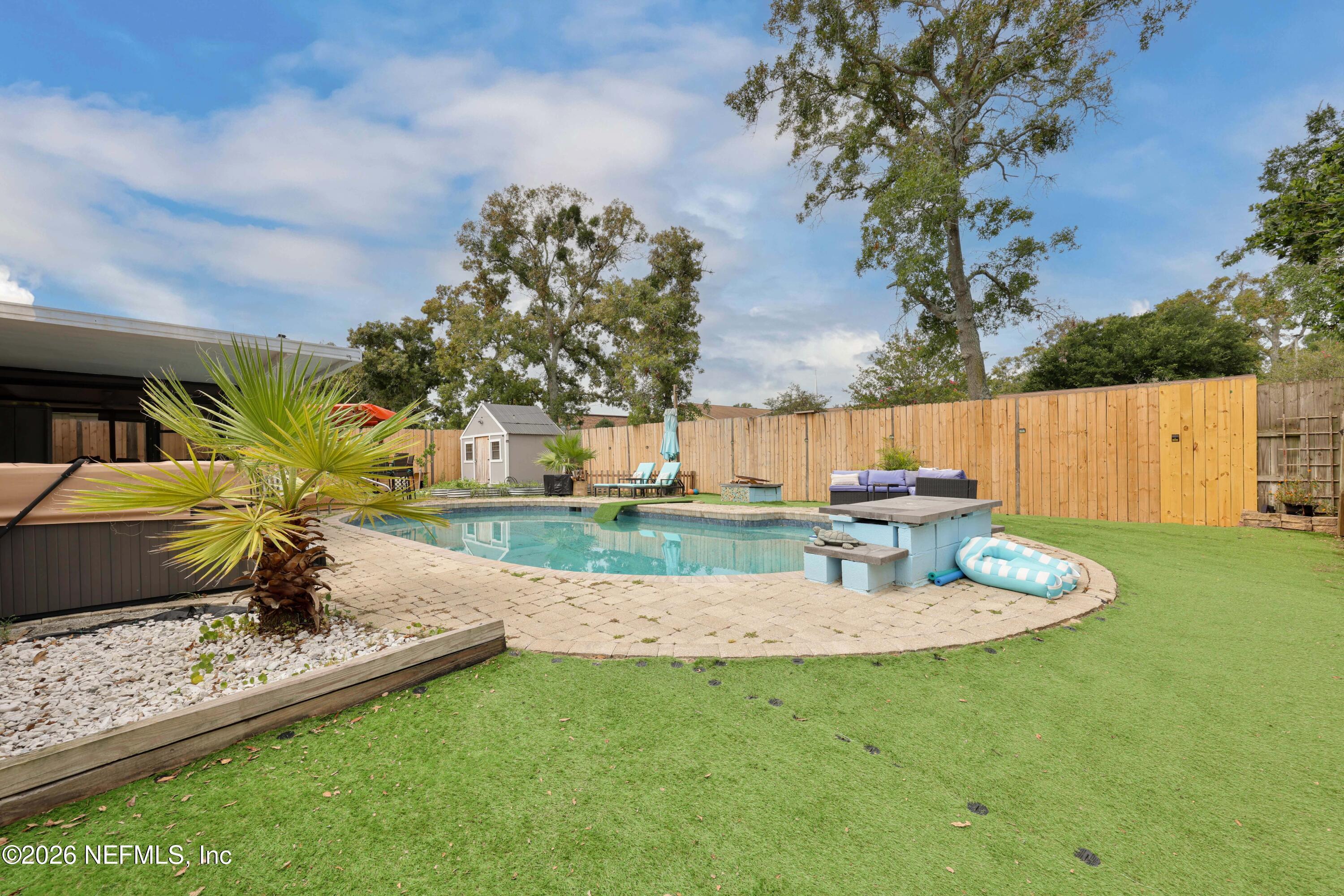 Image 1: Pool