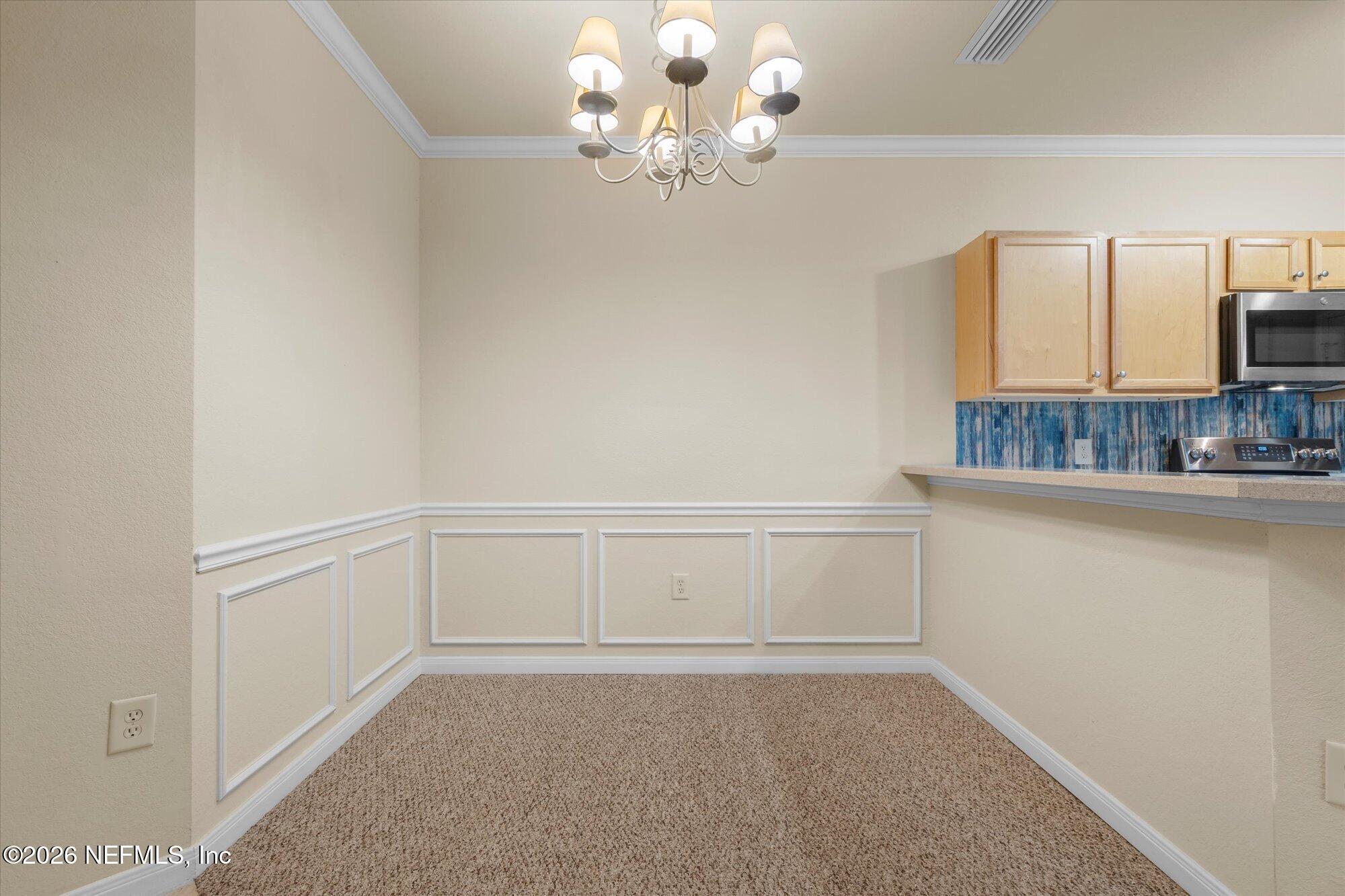 Image 3: Dining area