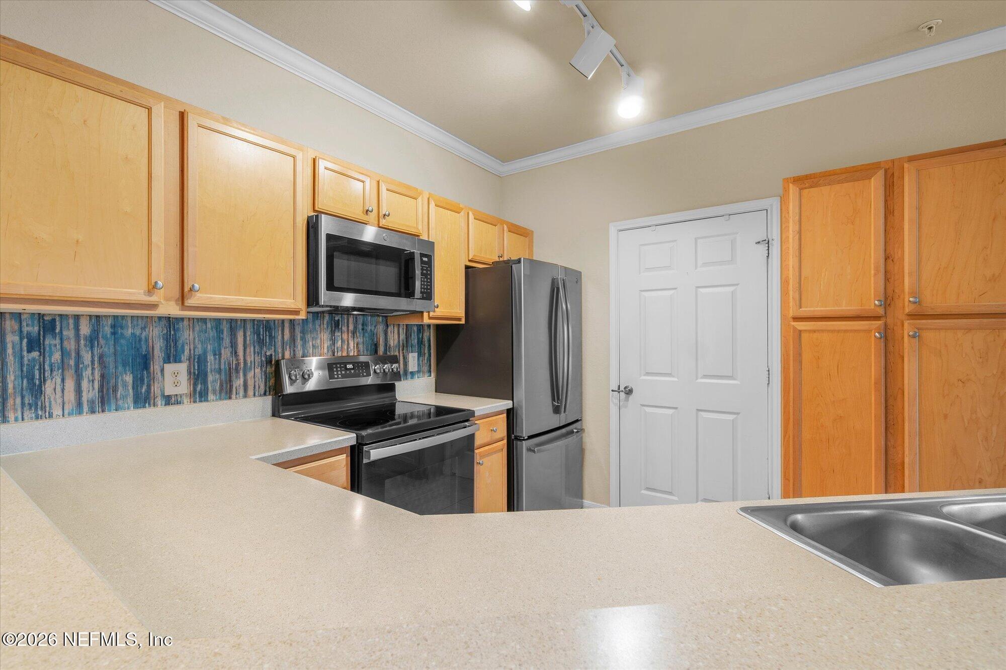 Image 4: Kitchen Bar