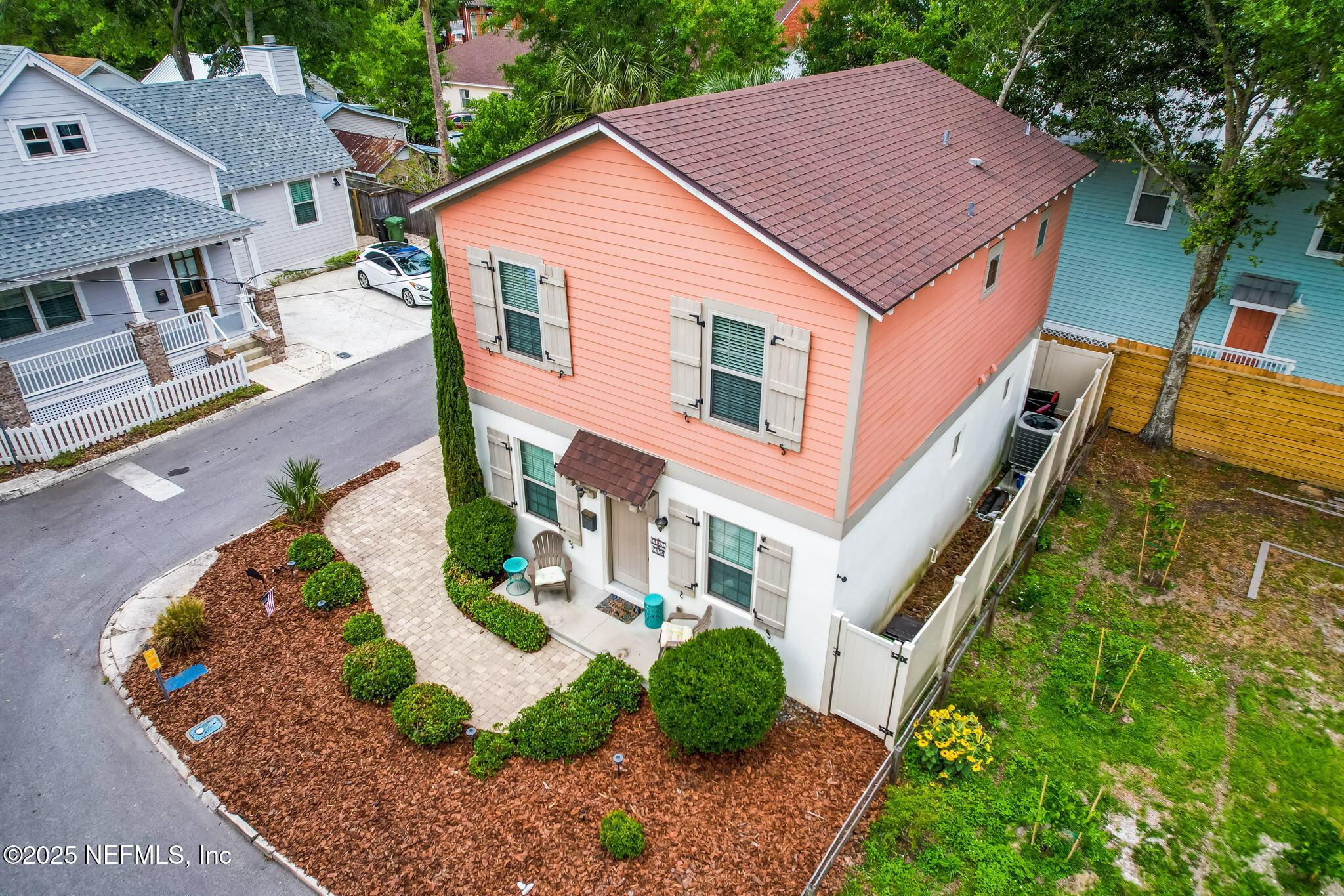Image 4: 40-web-or-mls-96 De Haven St (40 of 44)