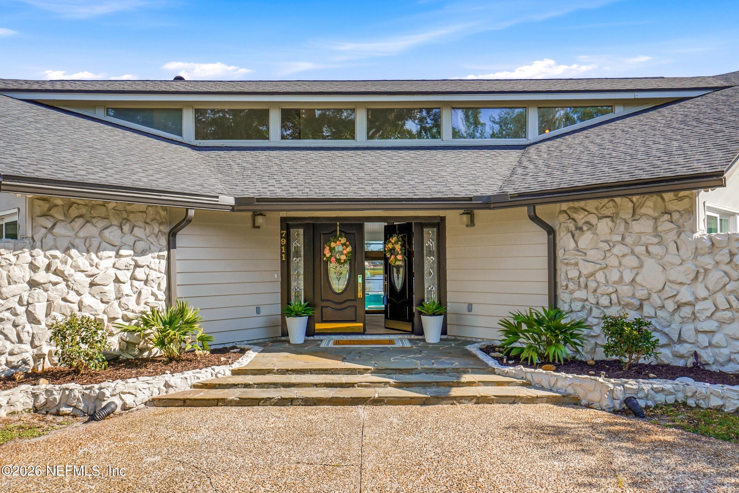 Image 3: Front entry