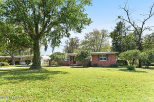 5716 LAKE LUCINA DR S