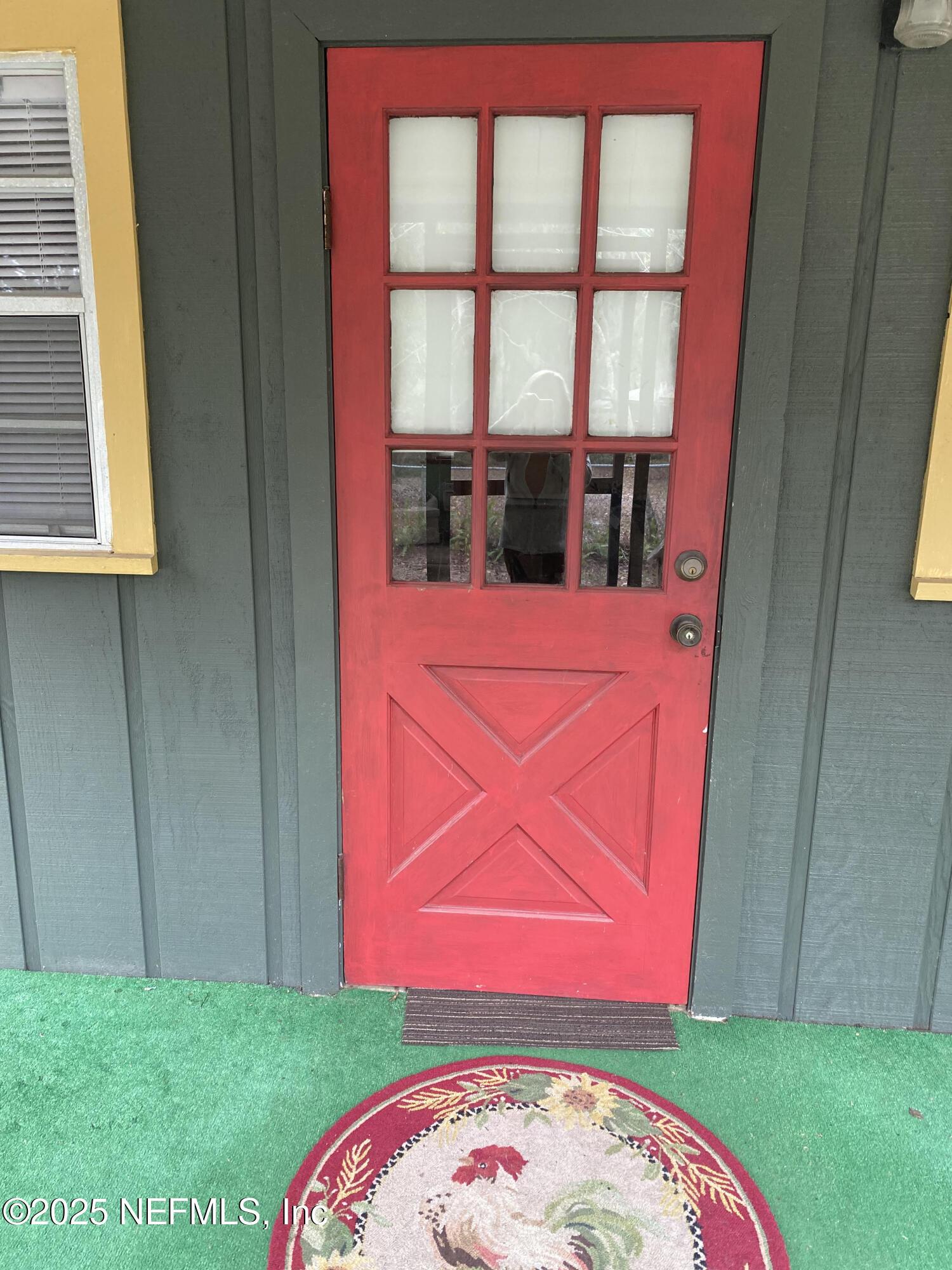 Image 3: SCREENED PORCH ON 2ND COTTAGET
