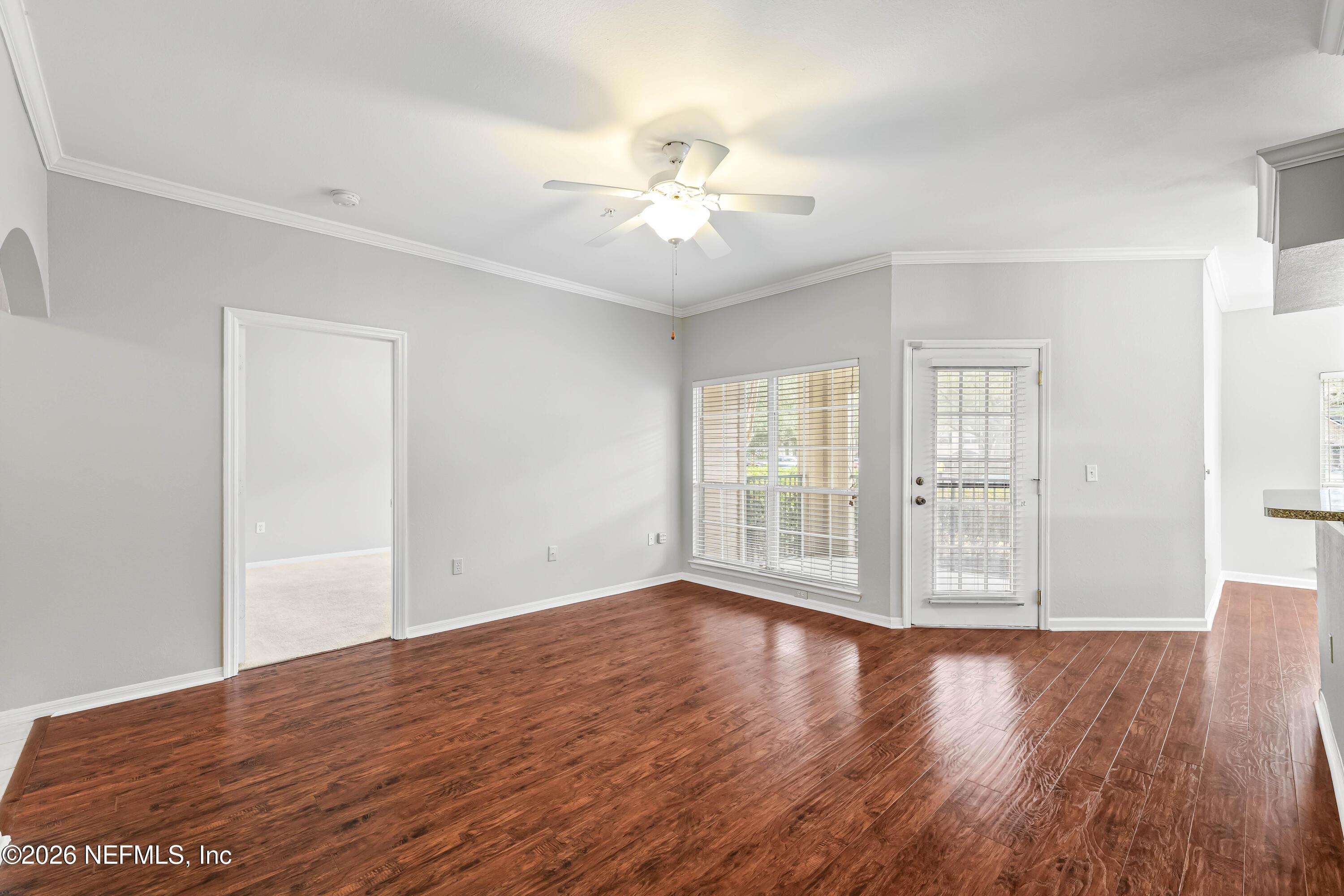 Image 4: Living Area