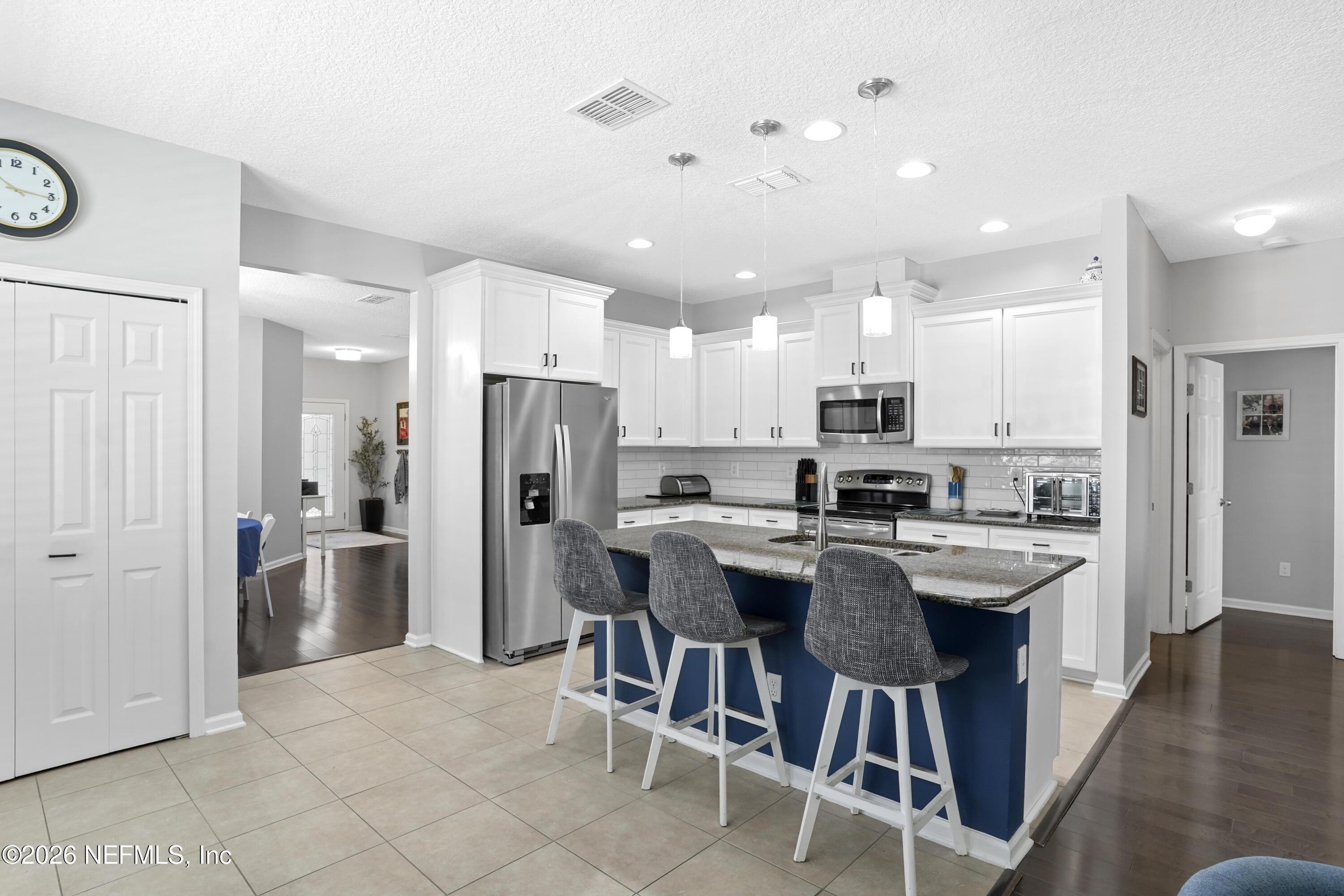 Image 3: Kitchen