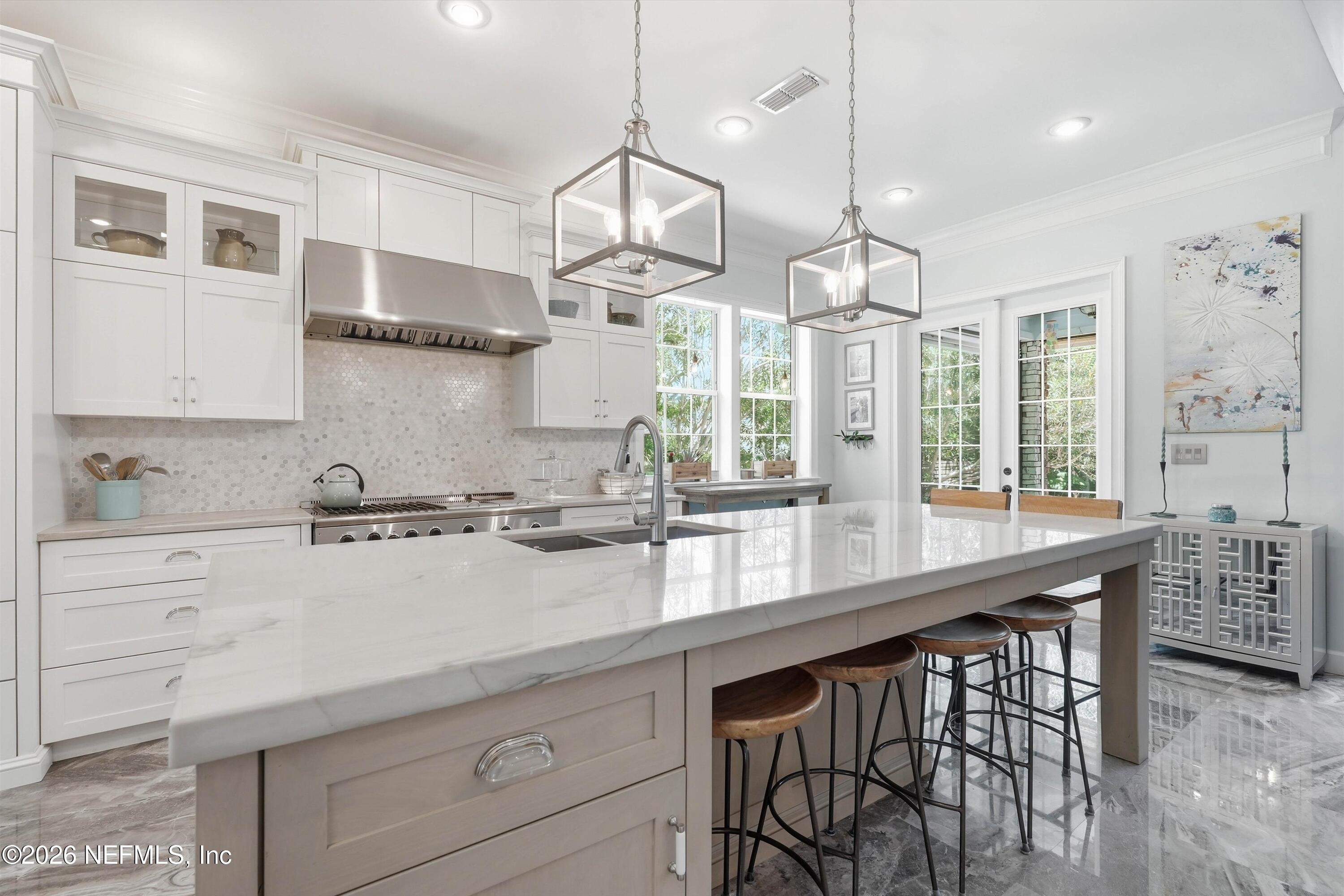 Image 4: 21-Kitchen