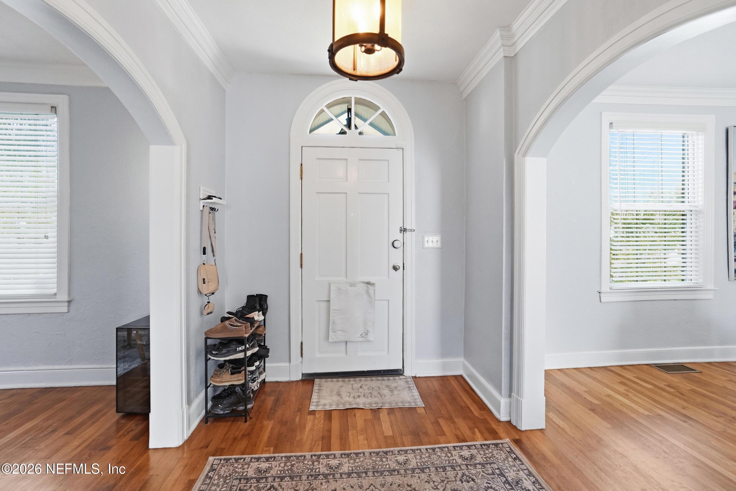 Image 3: 3_Foyer
