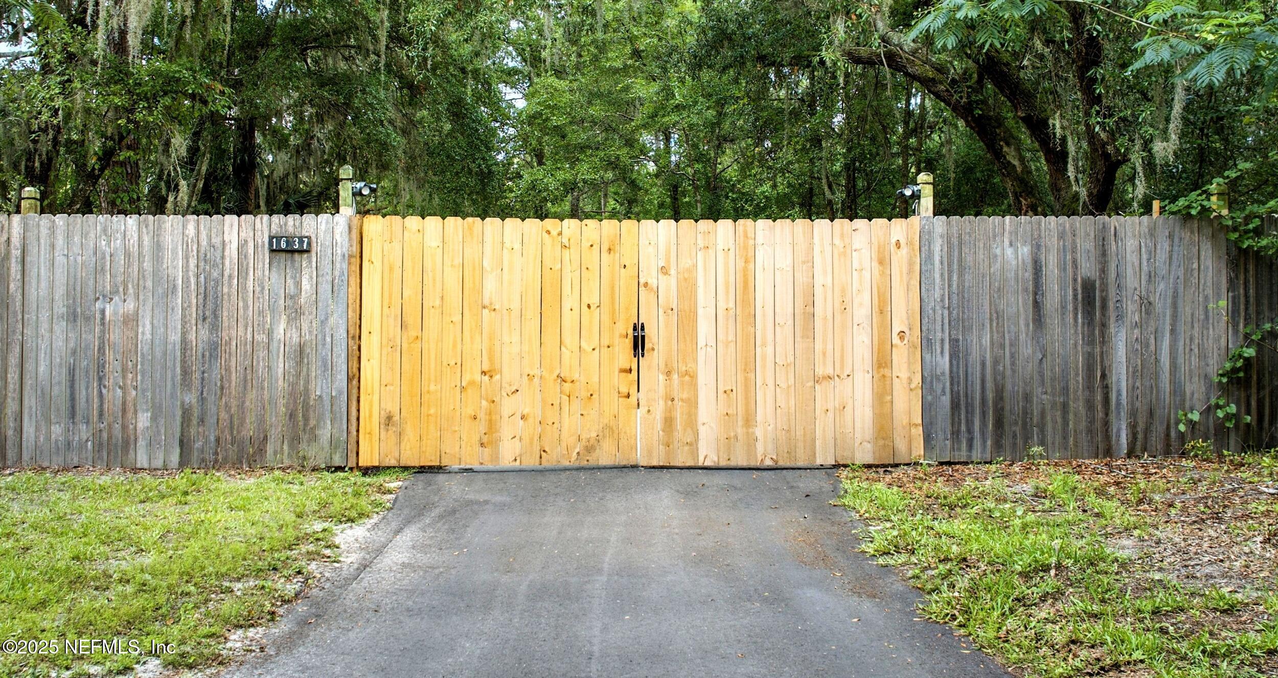 Image 3: 1638 starratt rd, jacksonville, fl 32226