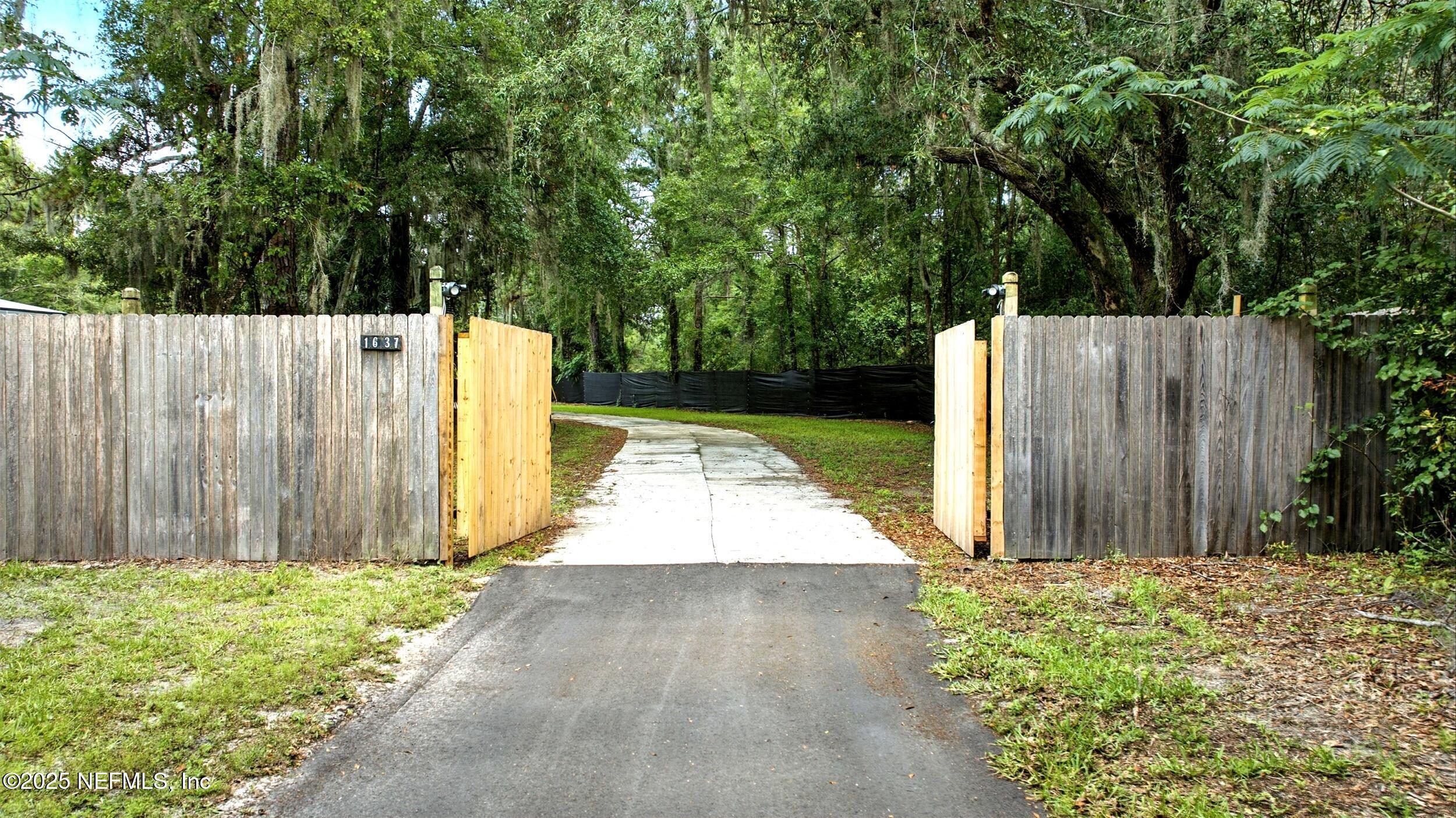 Image 4: 1638 starratt rd, jacksonville, fl 32226