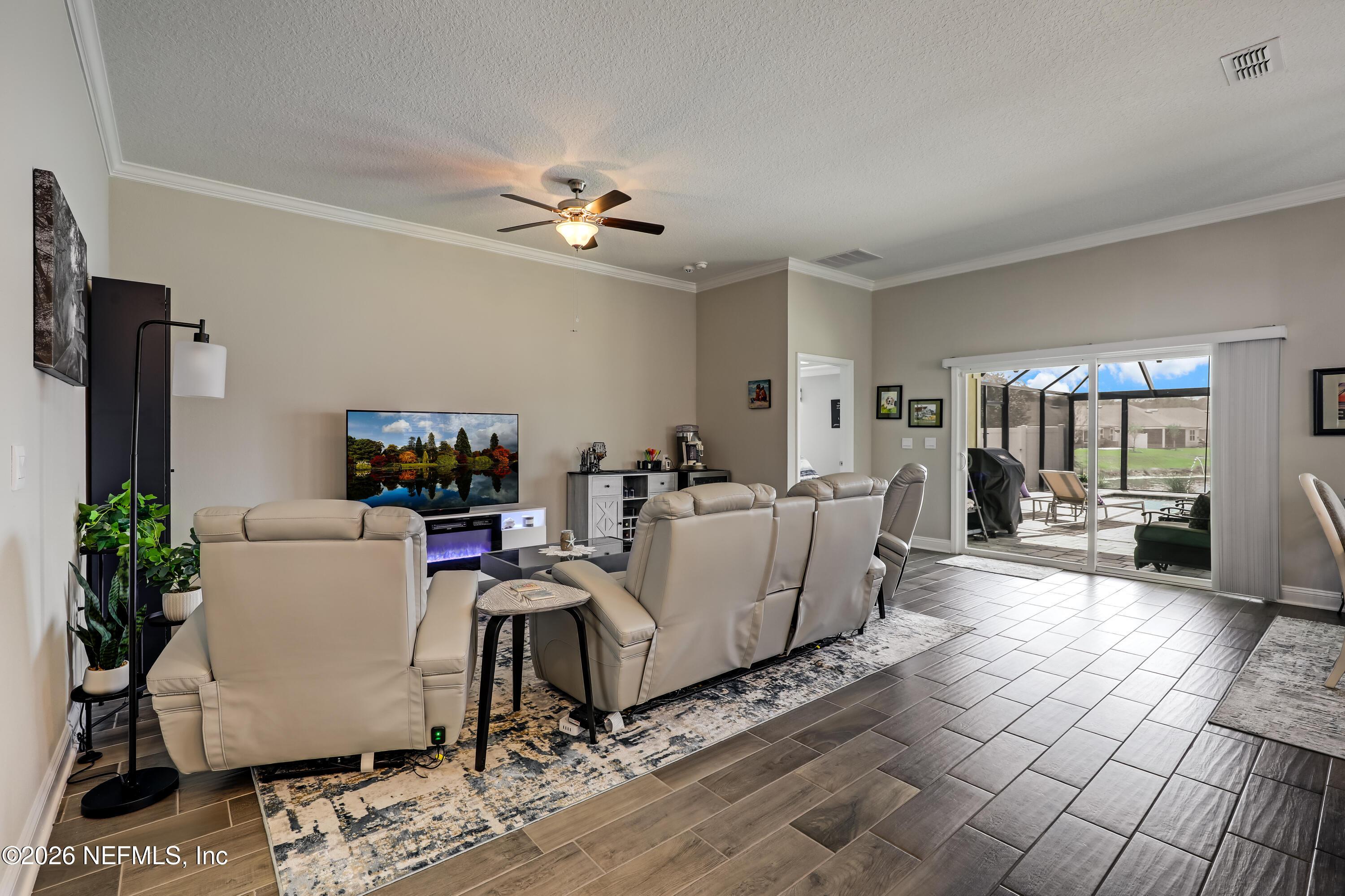 Image 4: 03 Living Room