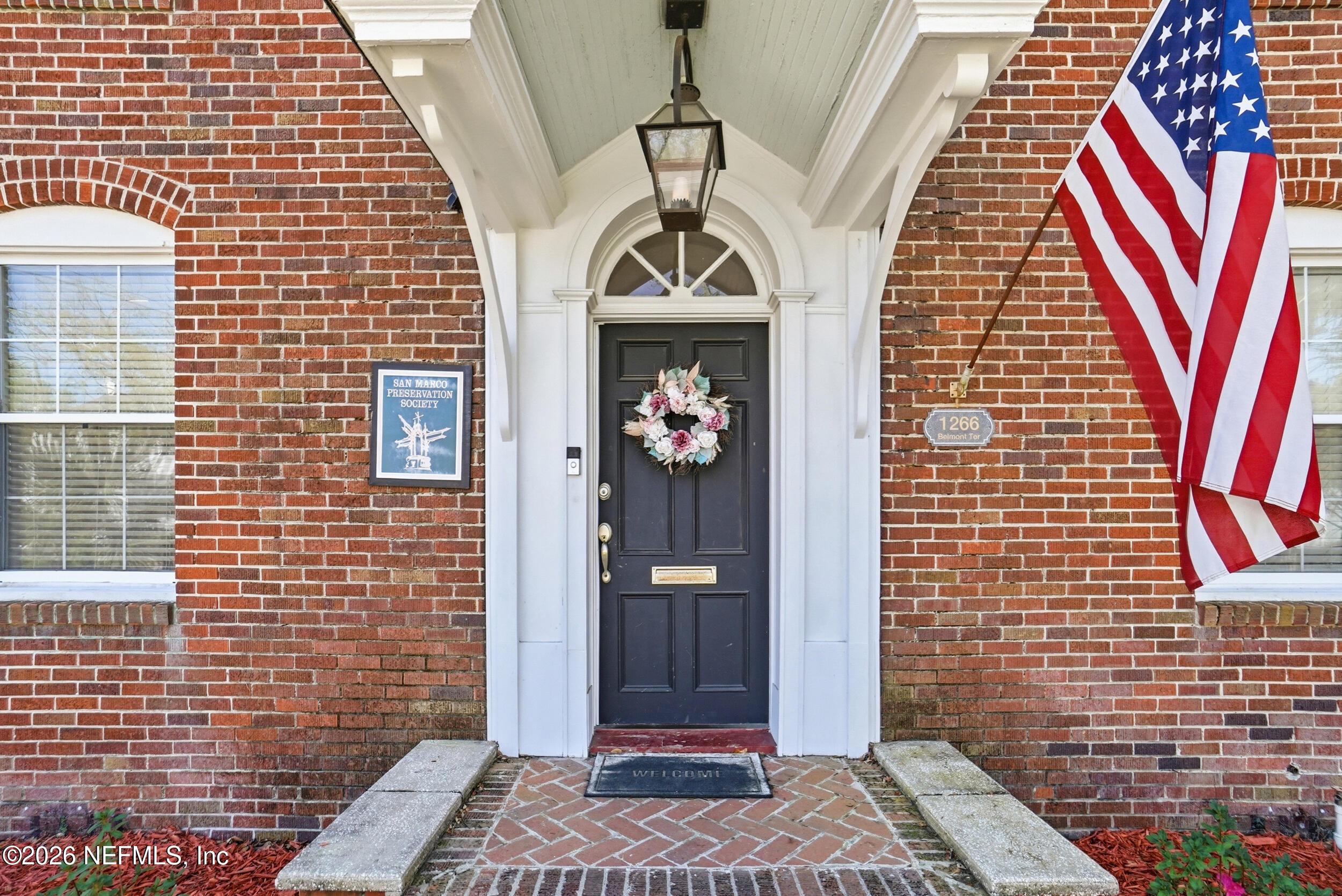 Image 2: 2_Front Door