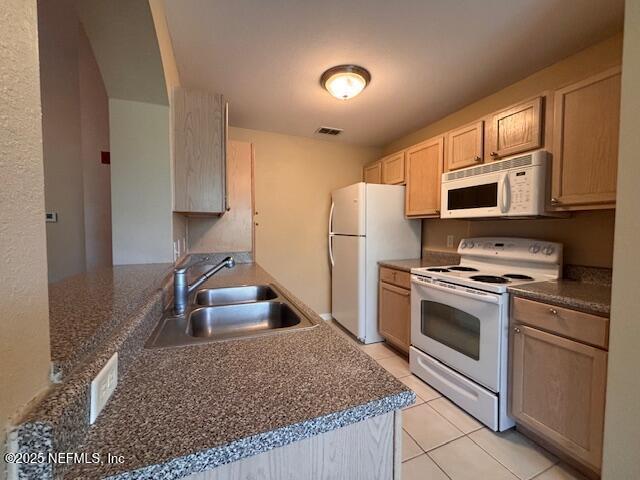 Image 4: Kitchen 2