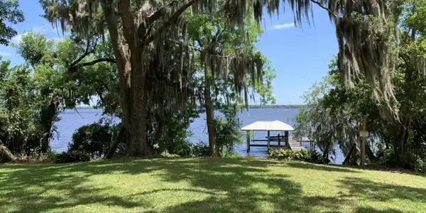3015 DOCTORS LAKE DR