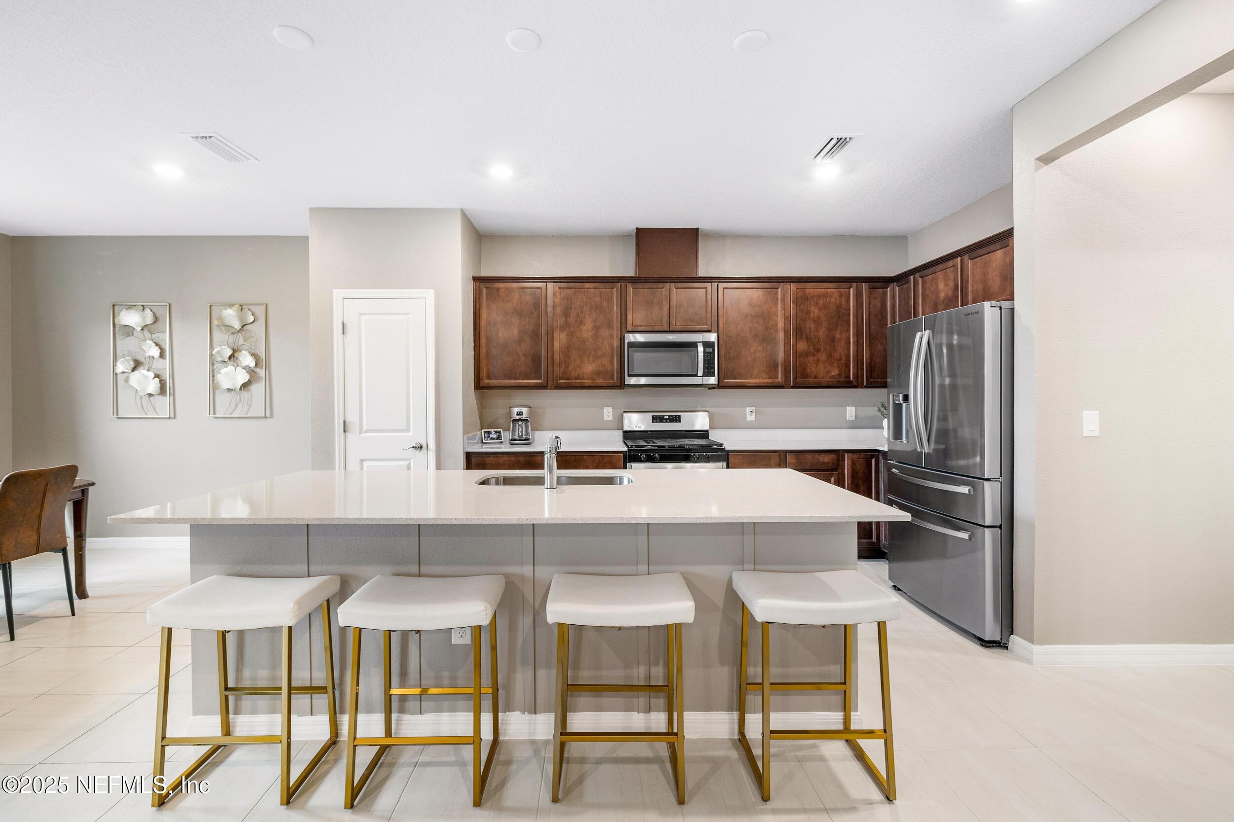 Image 2: Beautiful Kitchen!