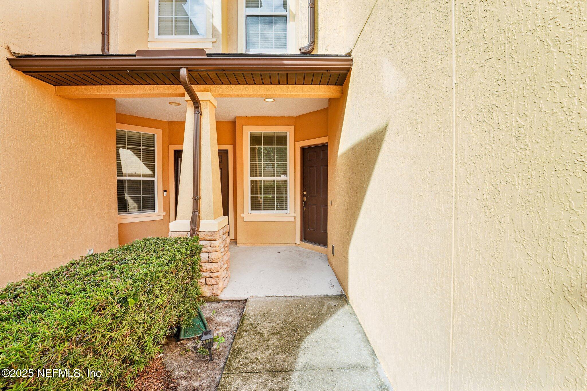 Image 4: Exterior Entry