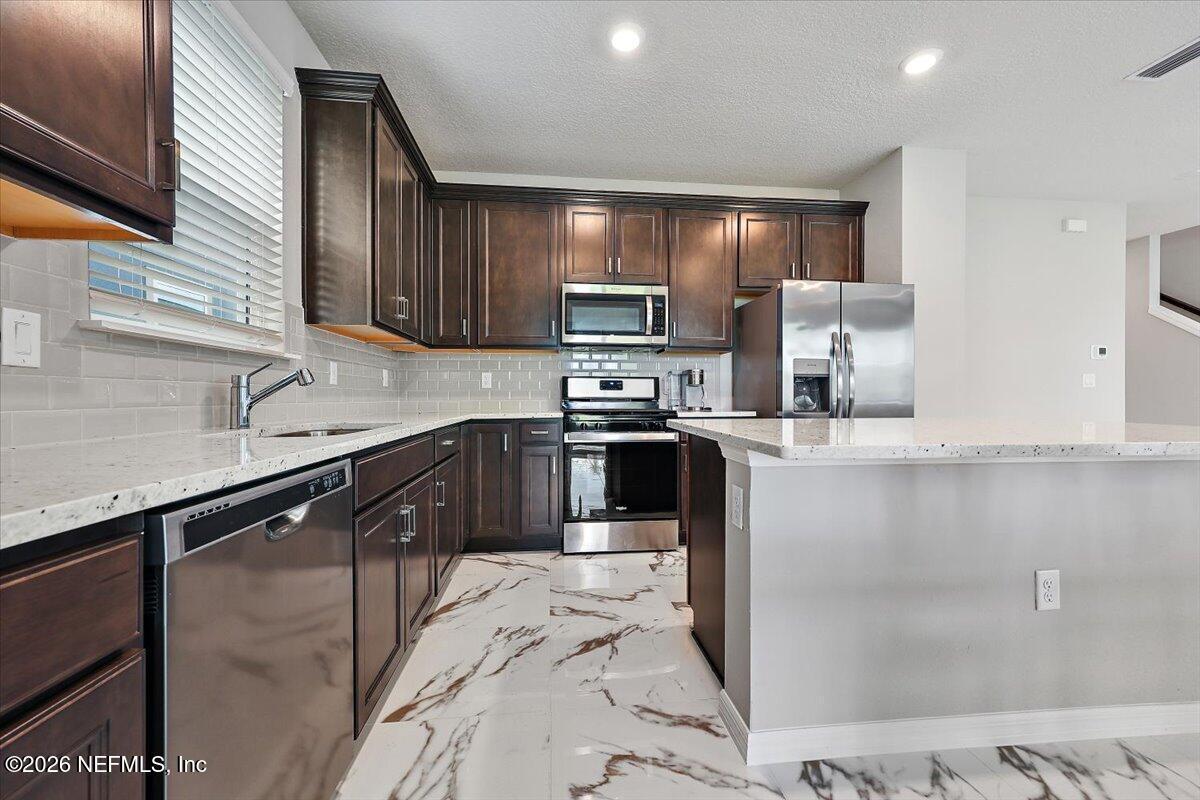 Image 4: Kitchen