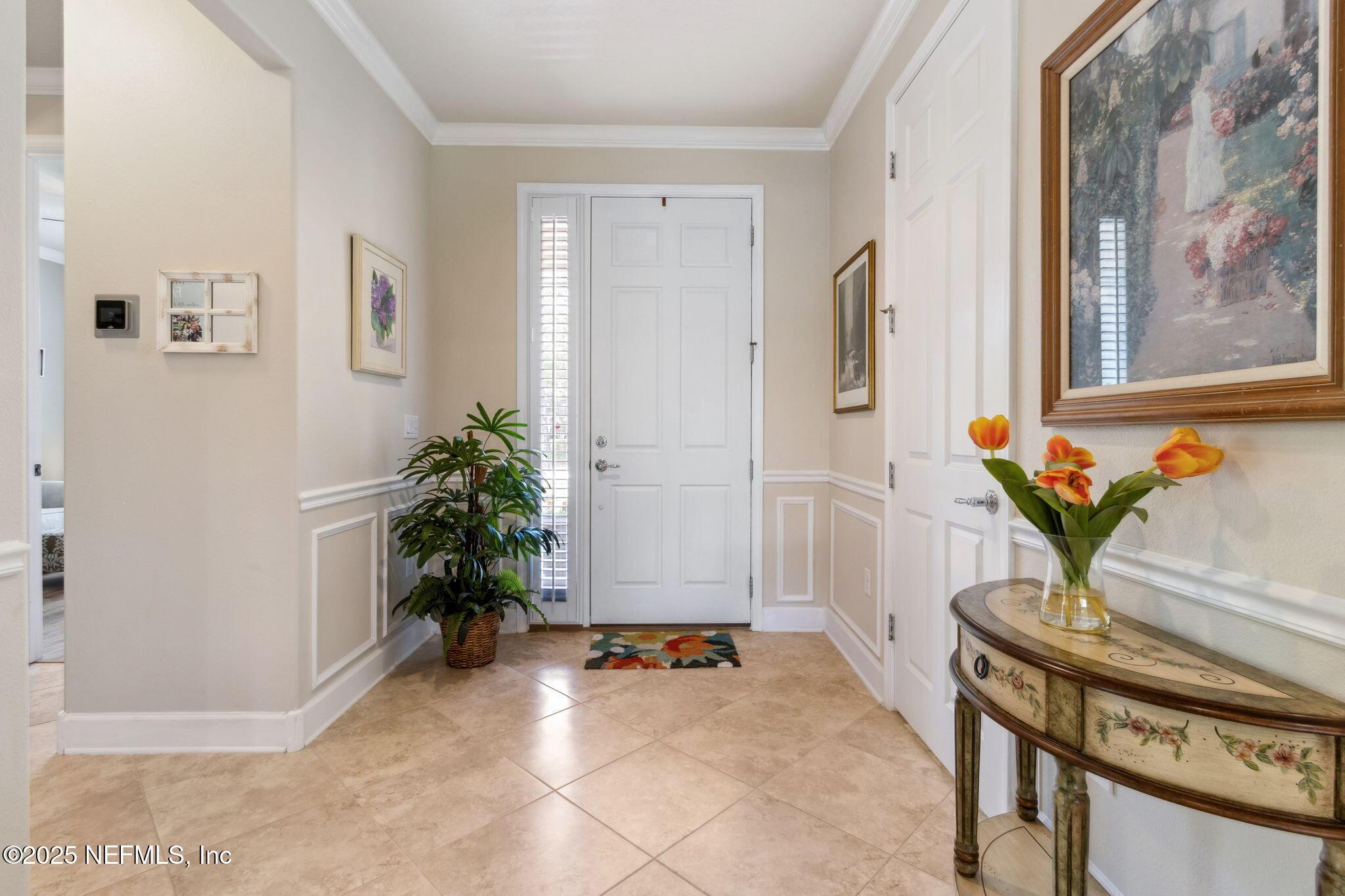 Image 4: Foyer