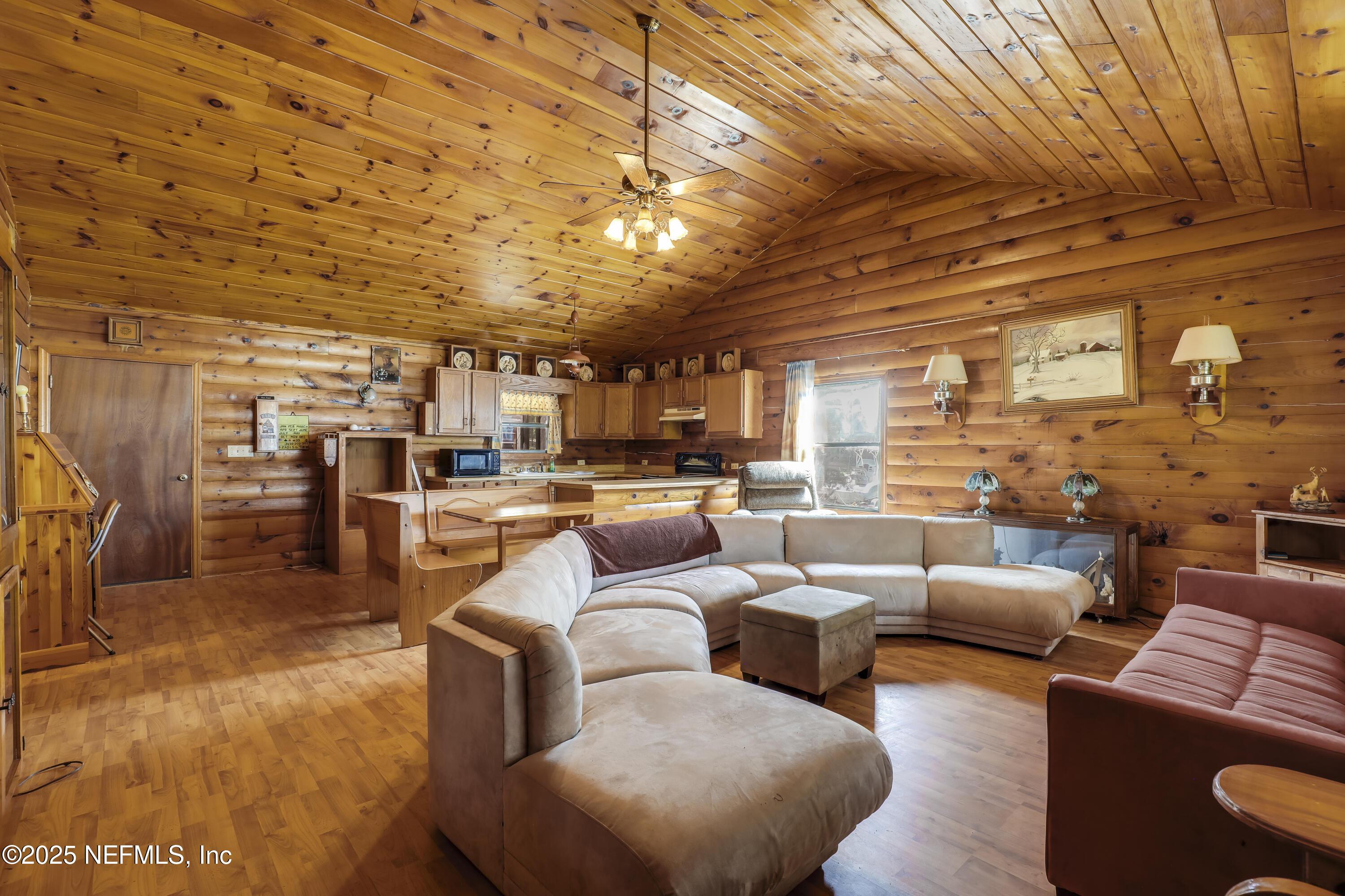 Image 4: 03 Living Room