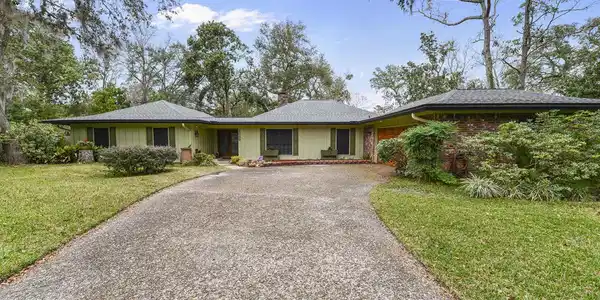 2889 ADMIRALS WALK DR W