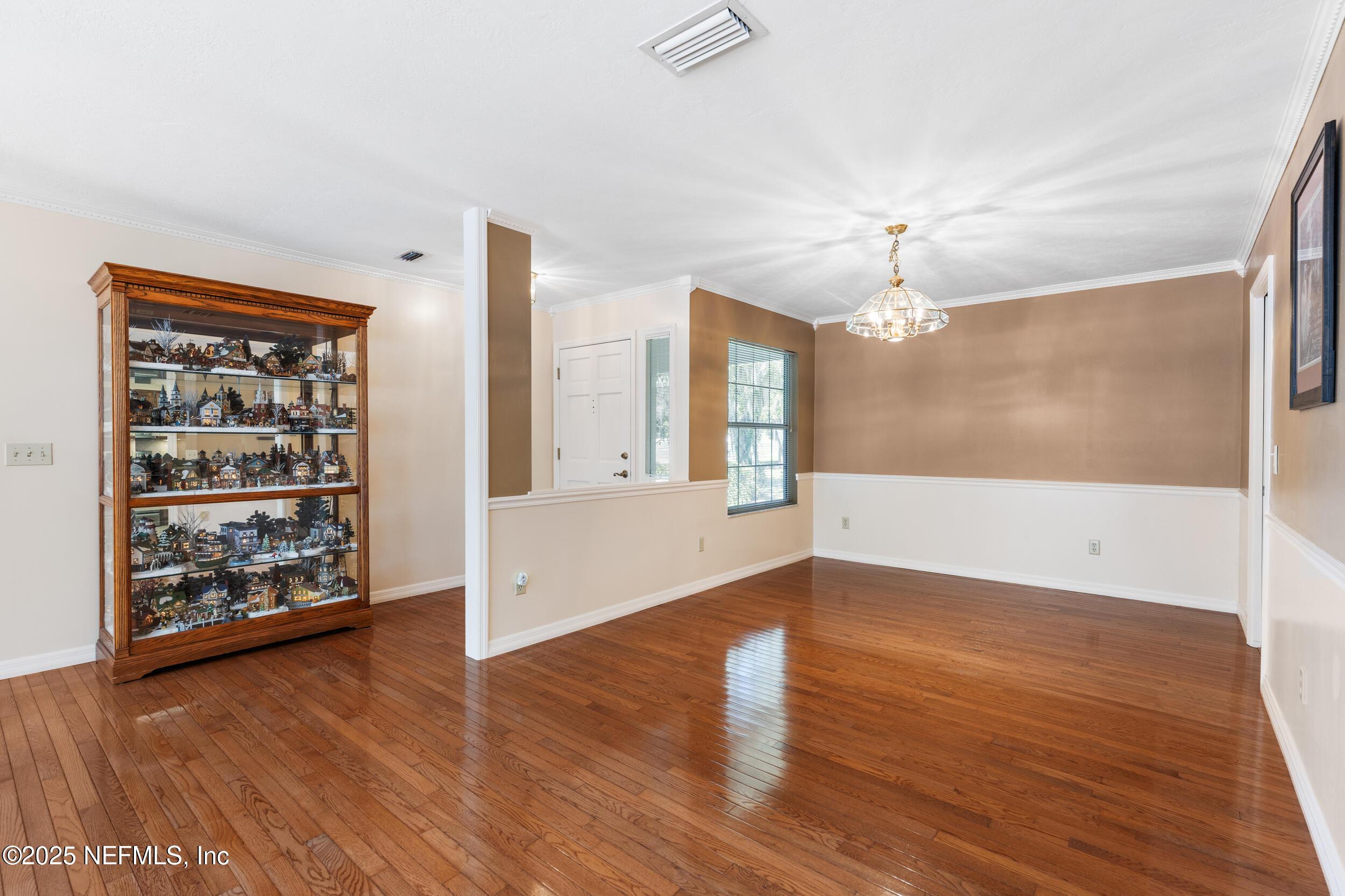 Image 4: Dining Room
