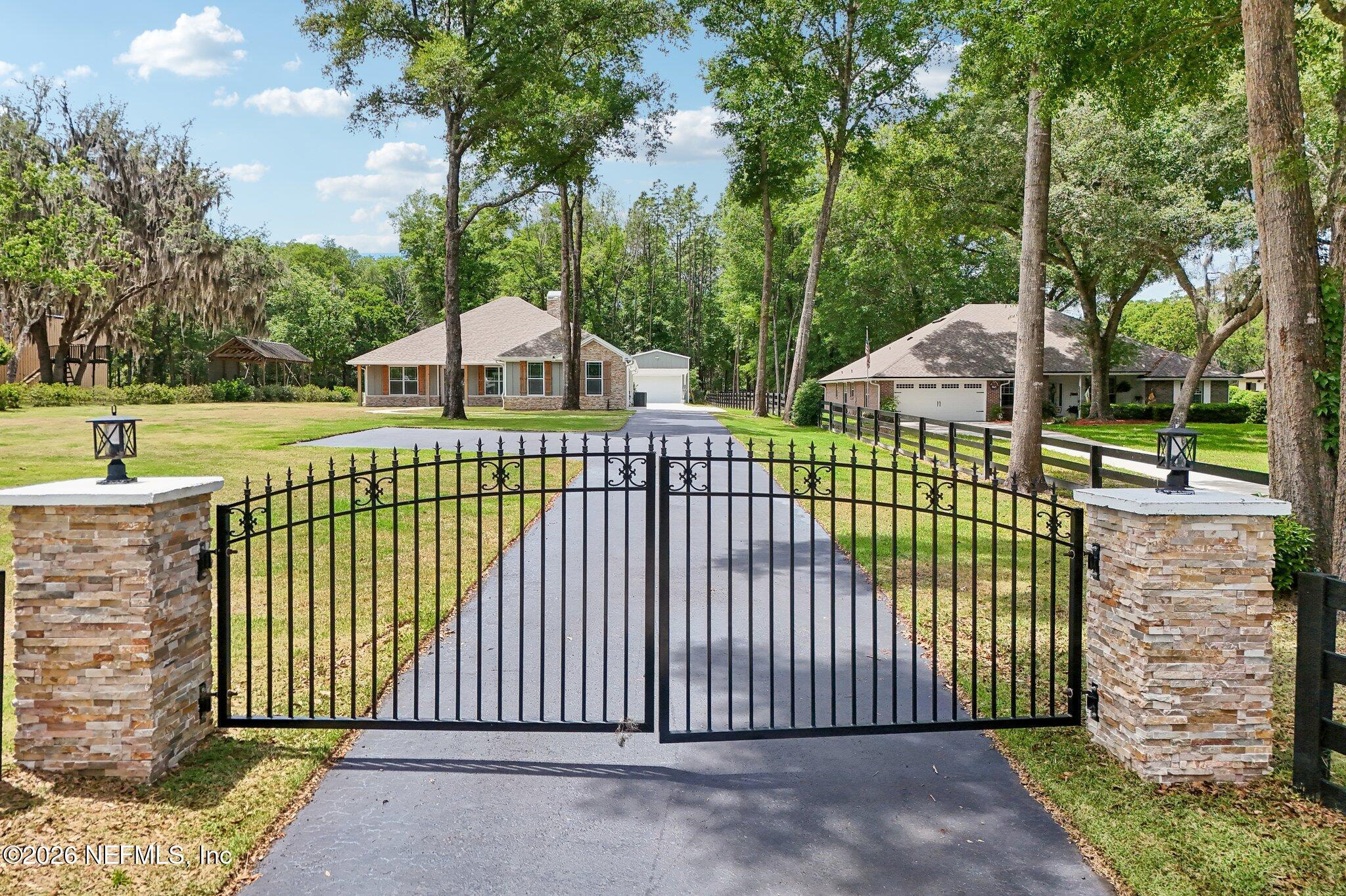 Image 2: Gated entry 1.15 acre lot
