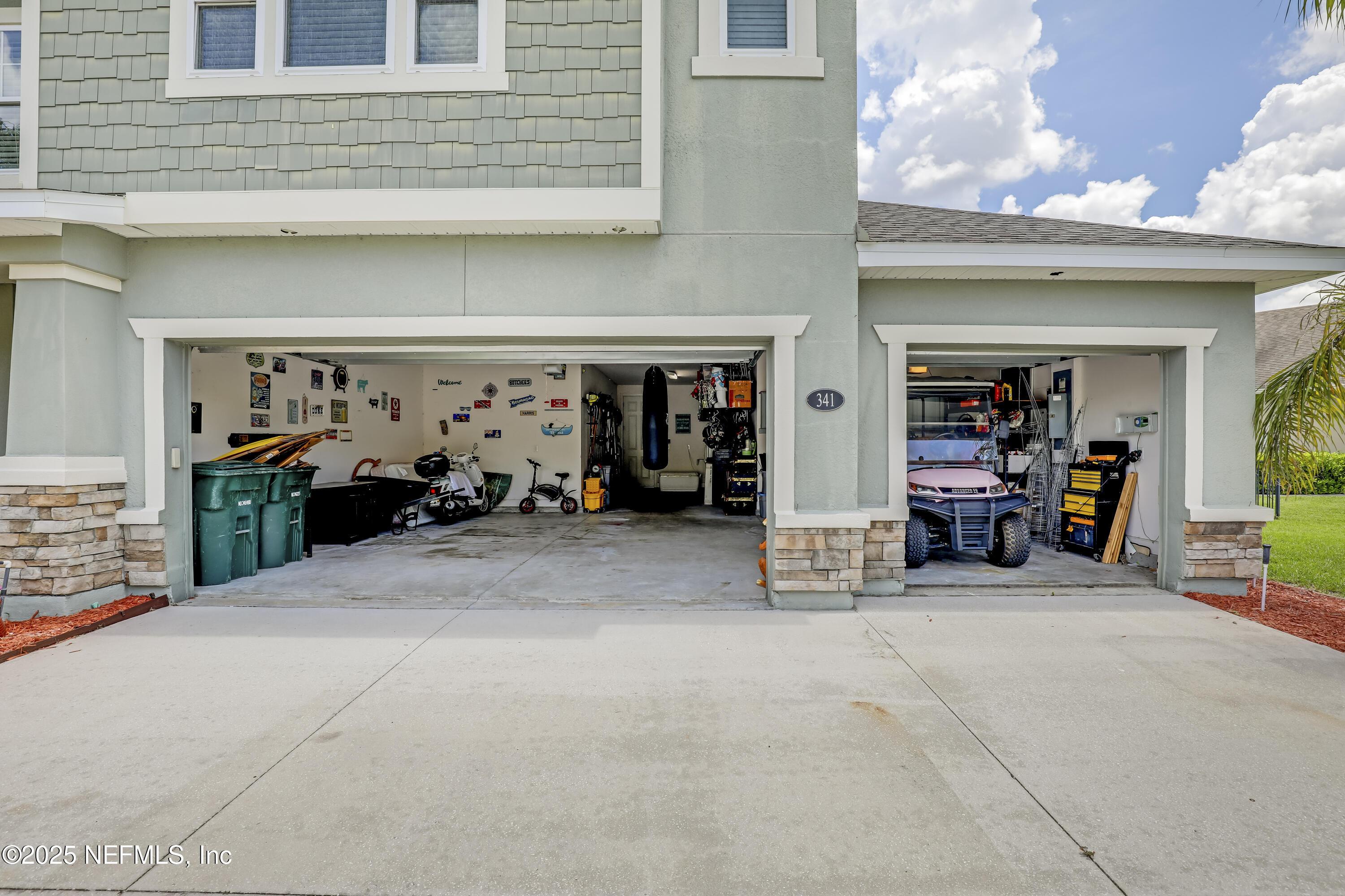 Image 2: 46 Garage