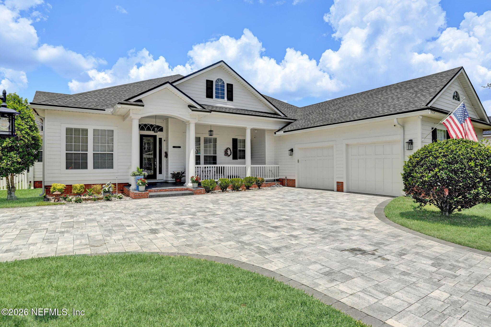 Image 2: Welcome to 1928 Moorings Circle