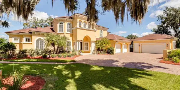 2117 N LAKESHORE DR