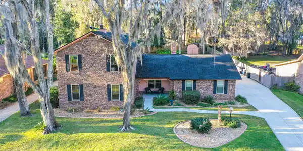 1709 SHORELINE PL