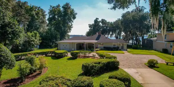 2736 HOLLY POINT RD W