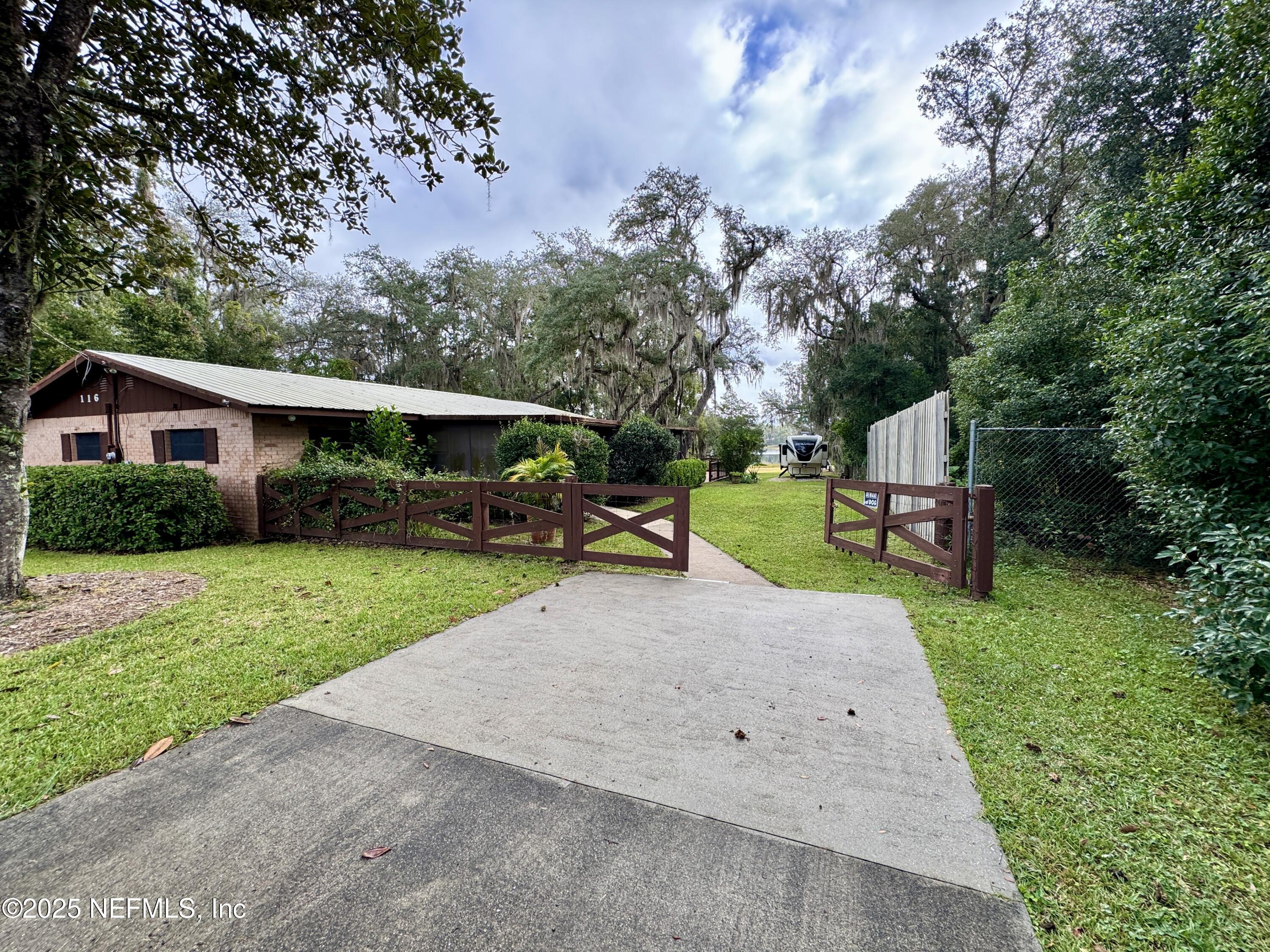 Image 3: 116 N Francis St, Interlachen, FL