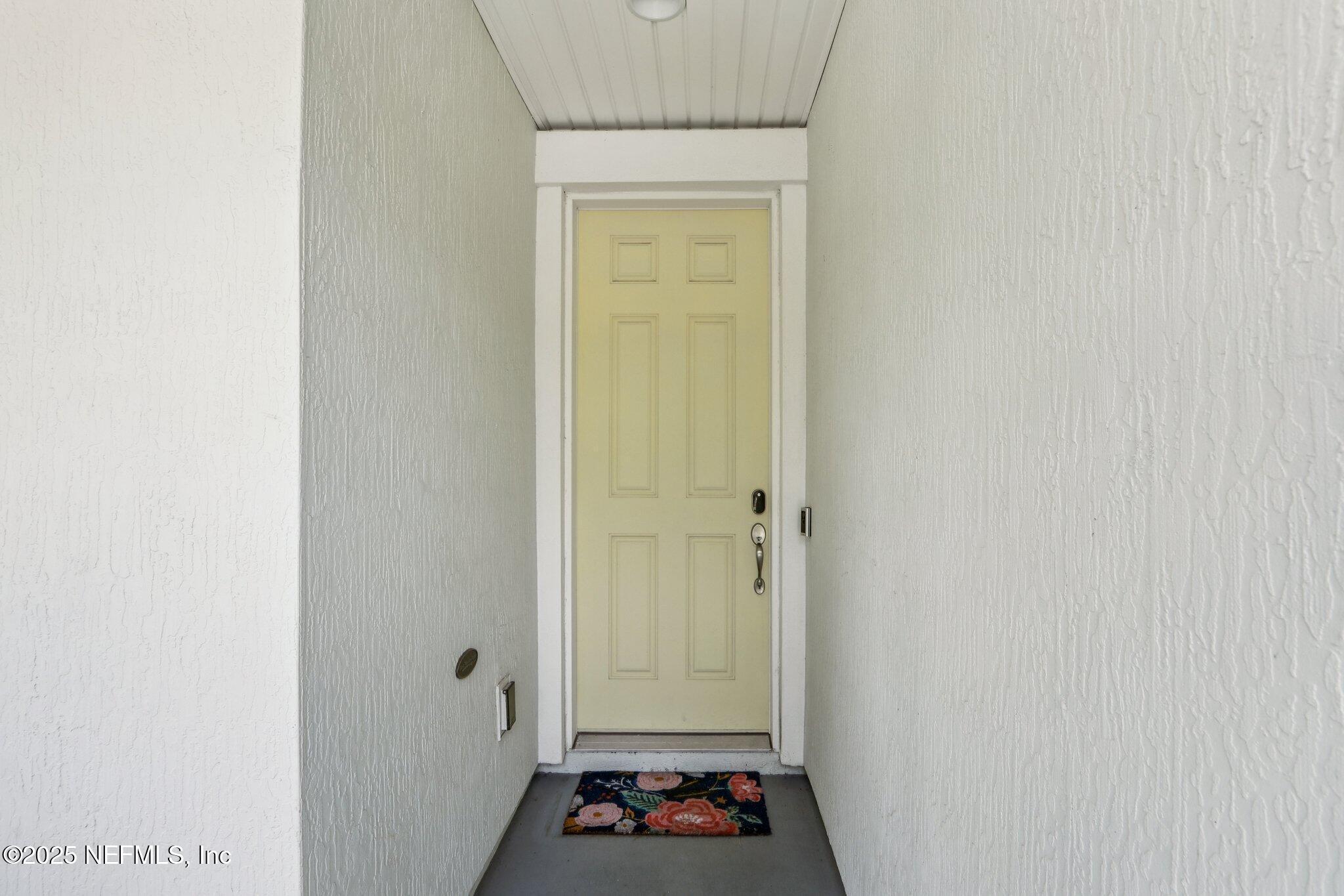 Image 4: Front Entryway