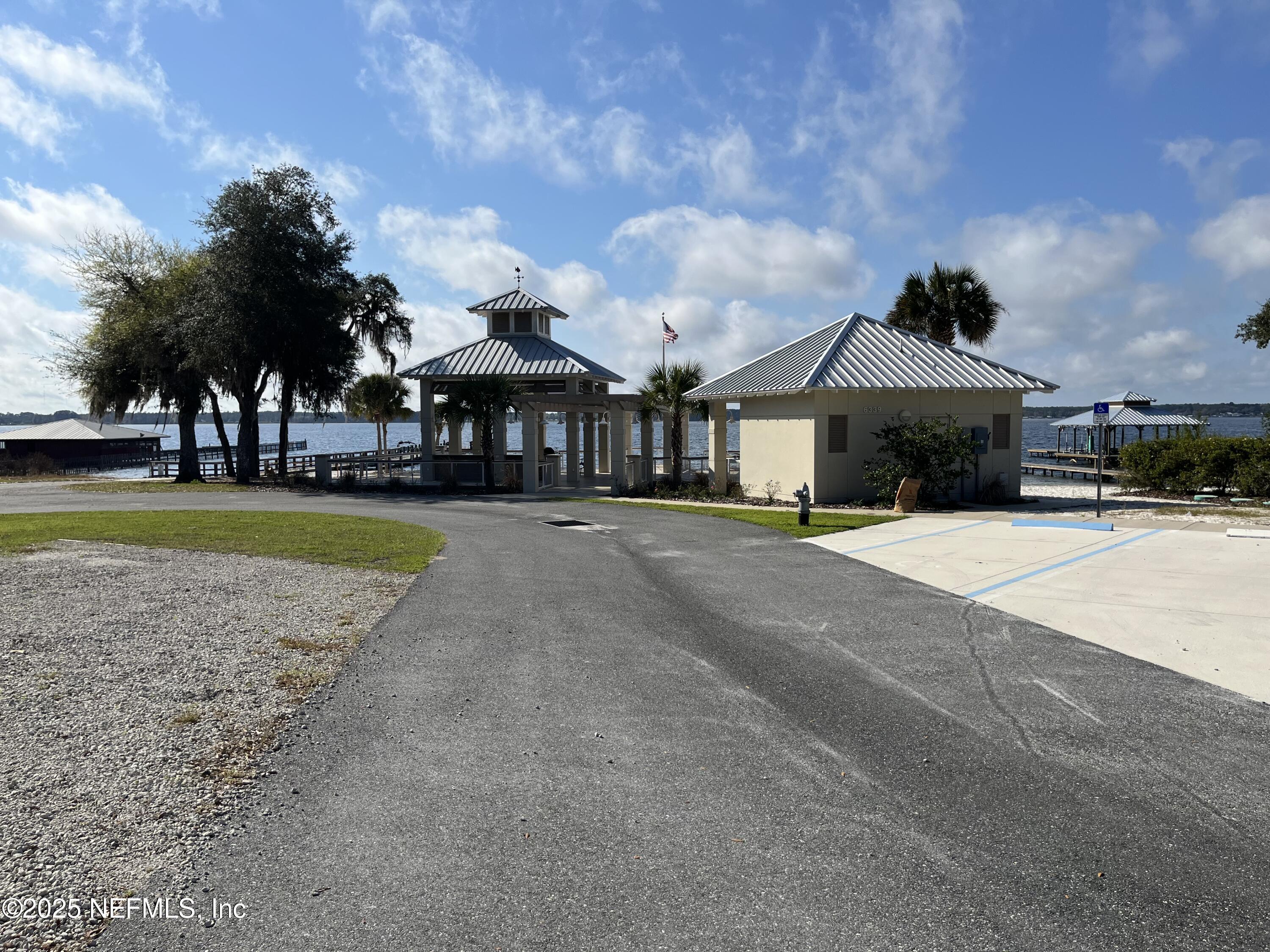 Image 4: Amenities