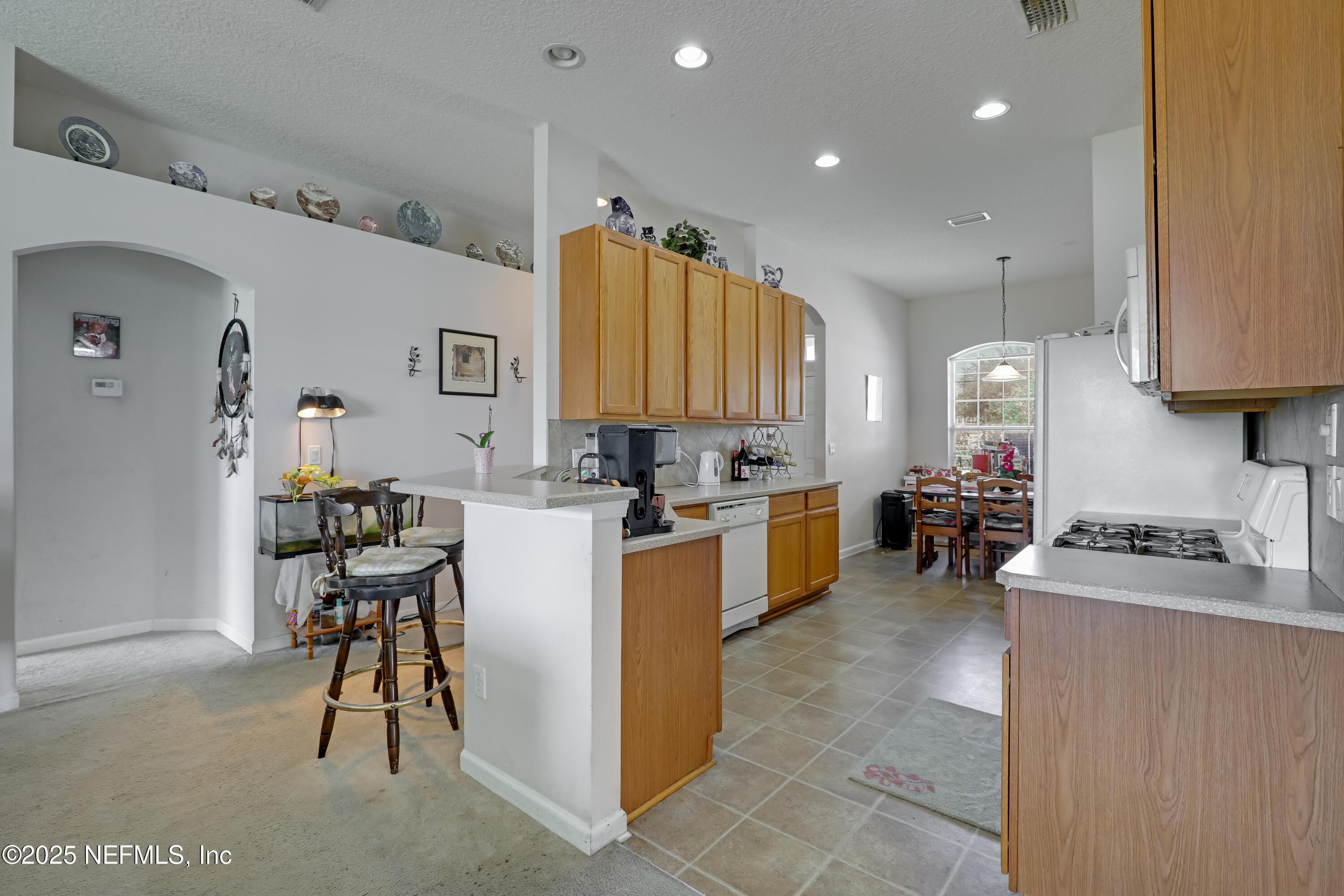Image 2: 01 Kitchen
