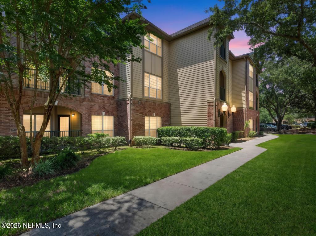 Image 2: 7800 Point Meadows Dr #126