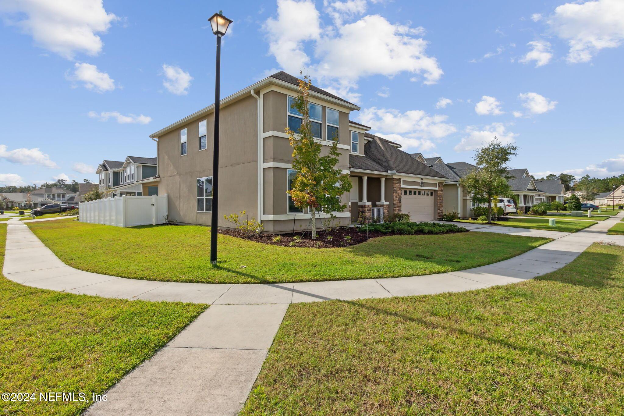 Image 4: Corner lot