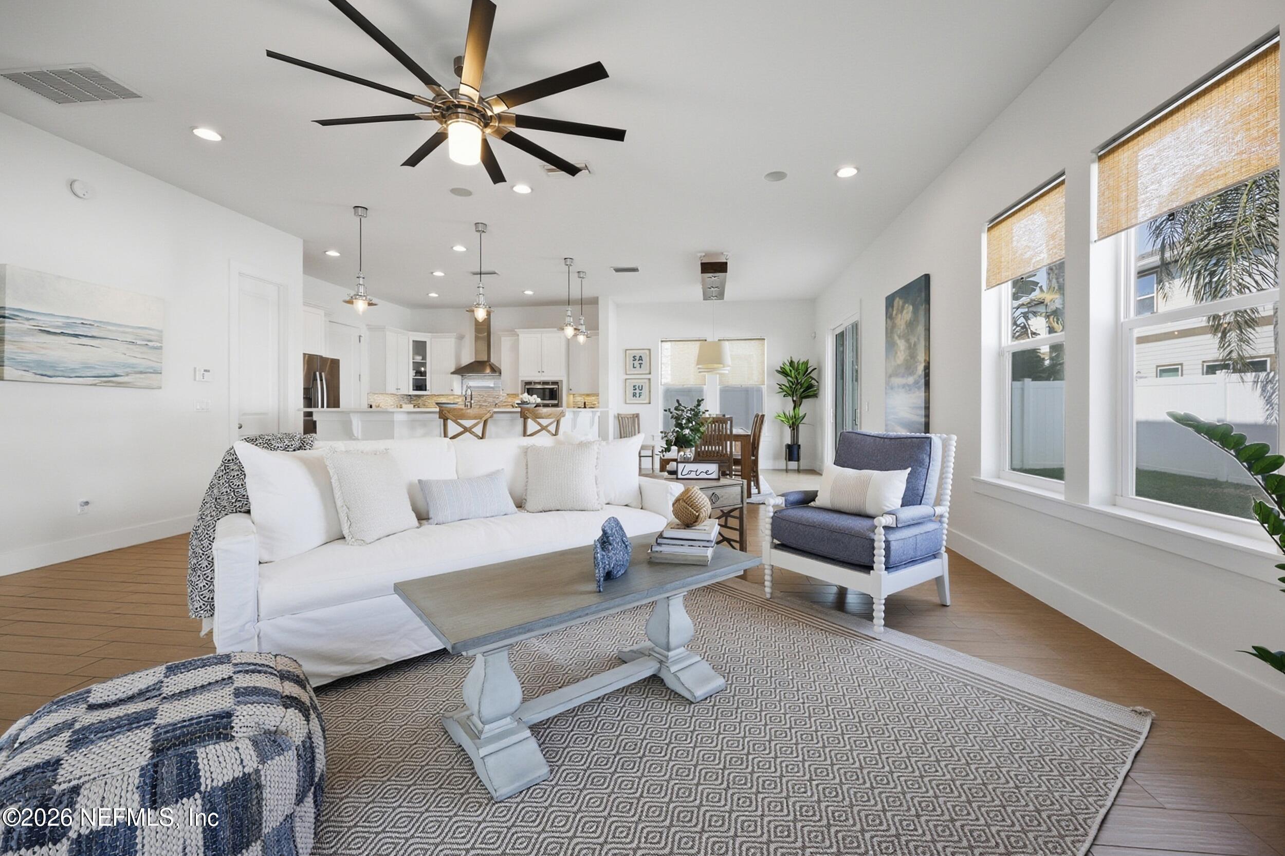 Image 2: Your Beach Retreat Awaits You!