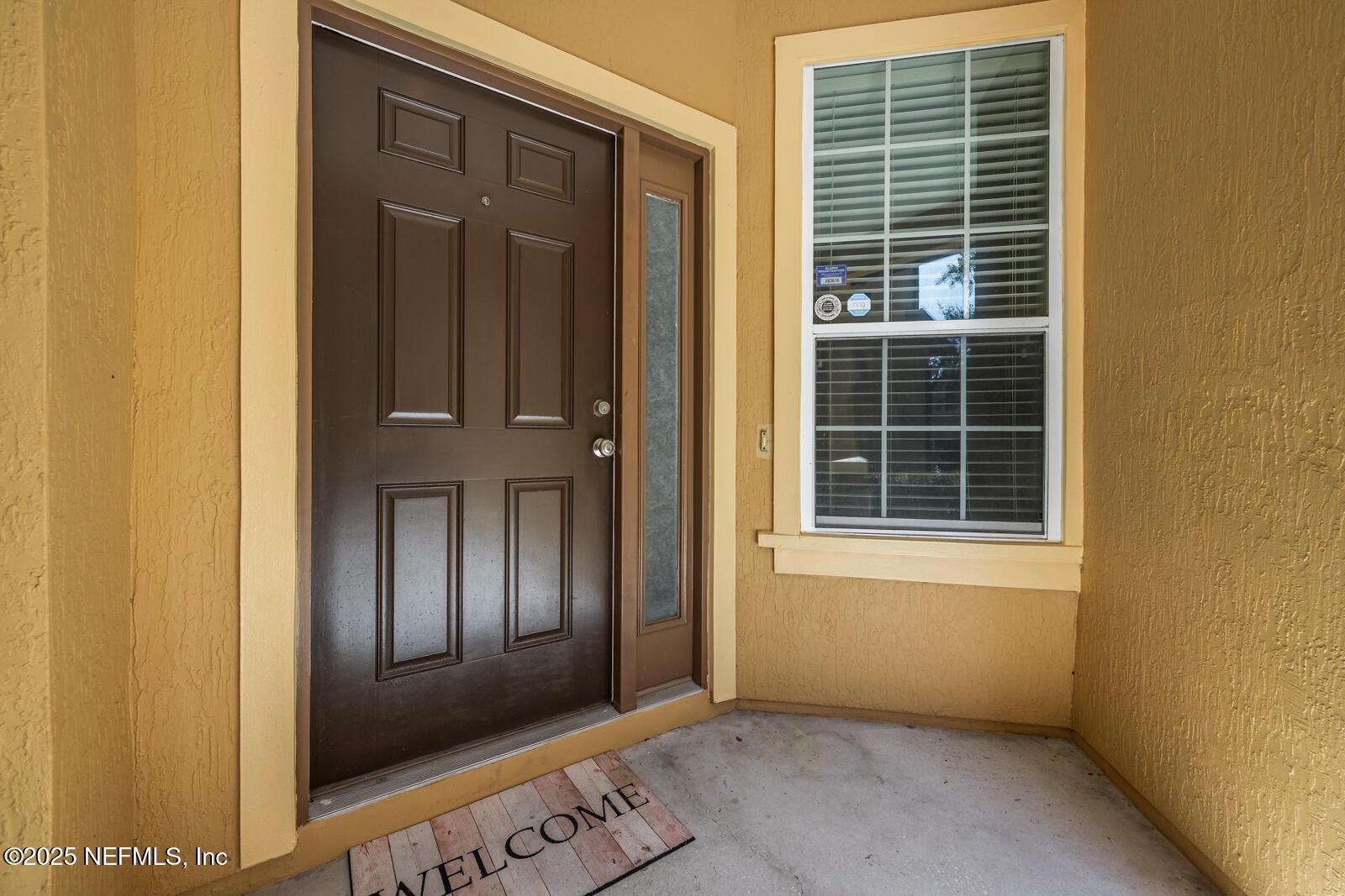 Image 3: Exterior Foyer