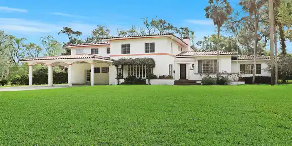 1090 ARBOR LN