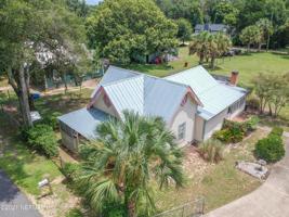 206 TROPIC AVE