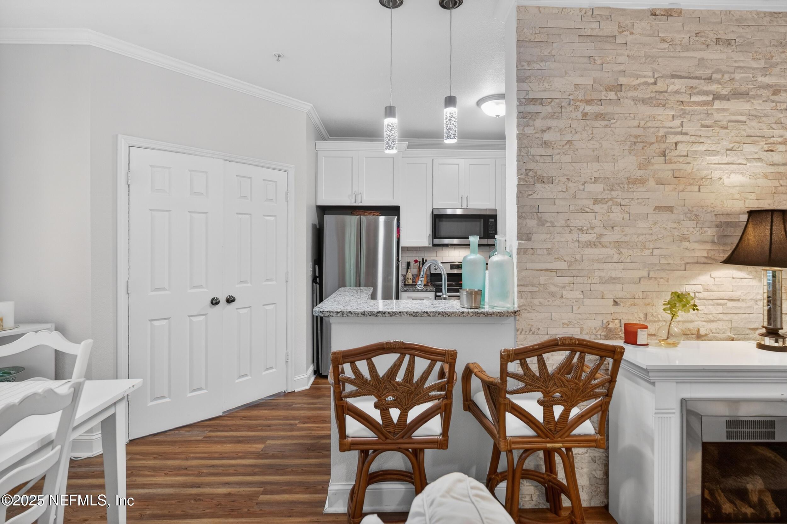 Image 4: 7800 point meadows dr 417-21